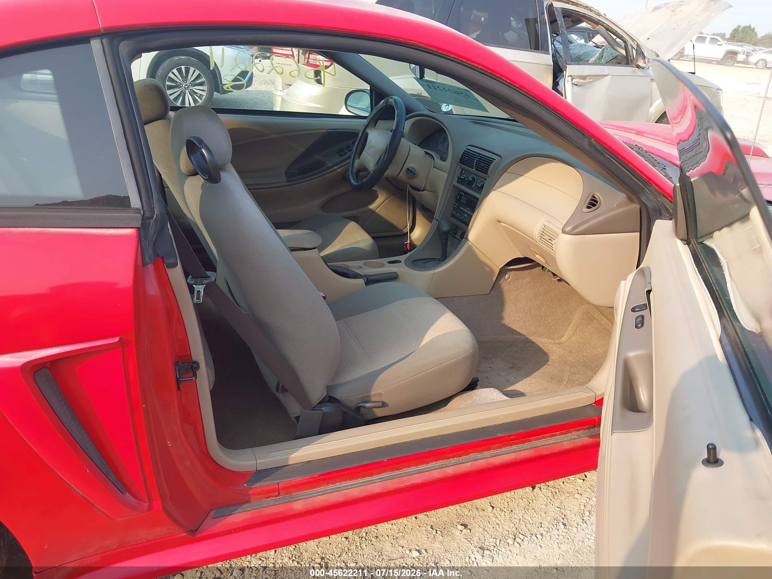 2004 Ford Mustang   Red vin: 1FAFP40694F174658