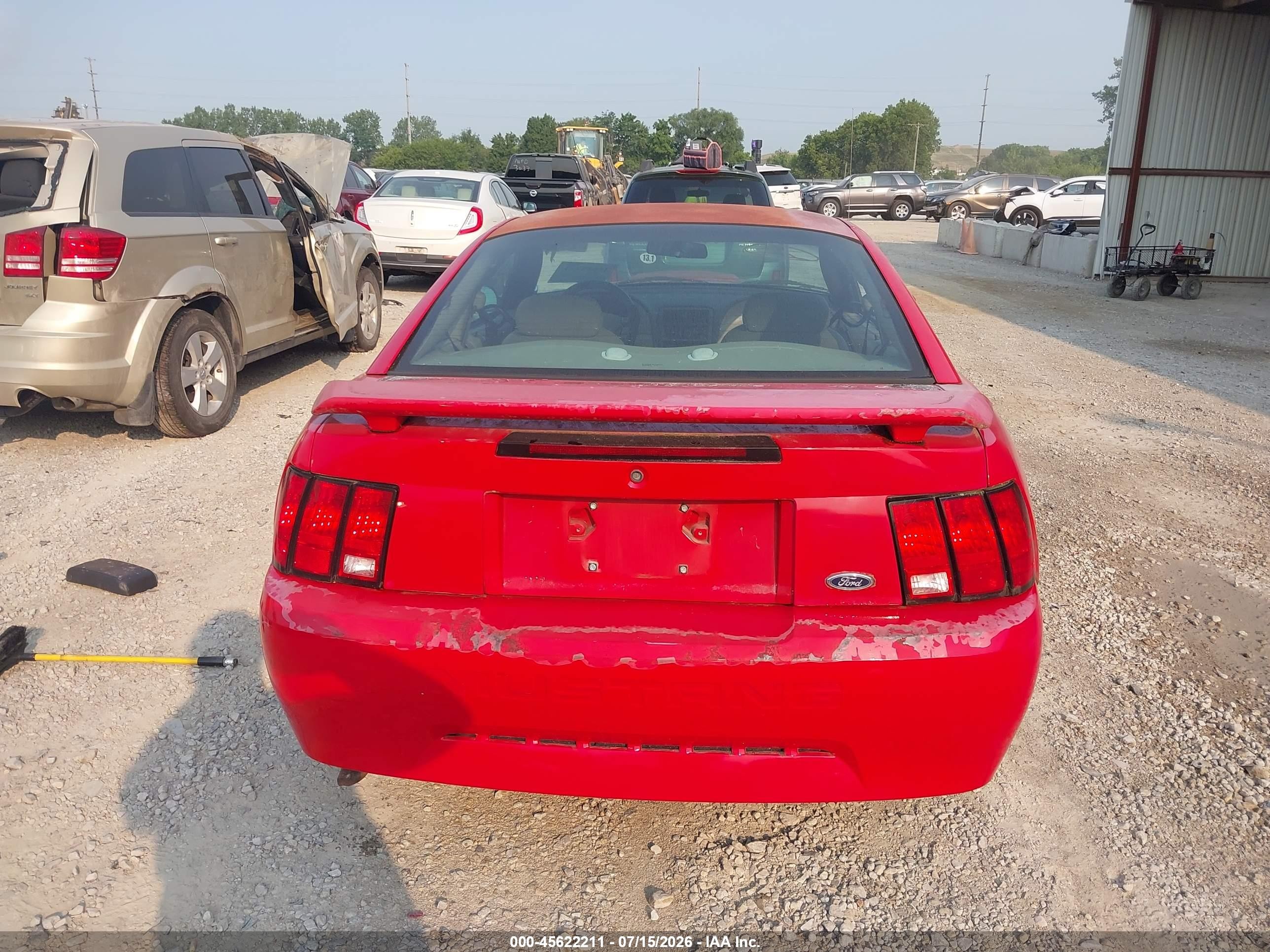 2004 Ford Mustang   Red vin: 1FAFP40694F174658