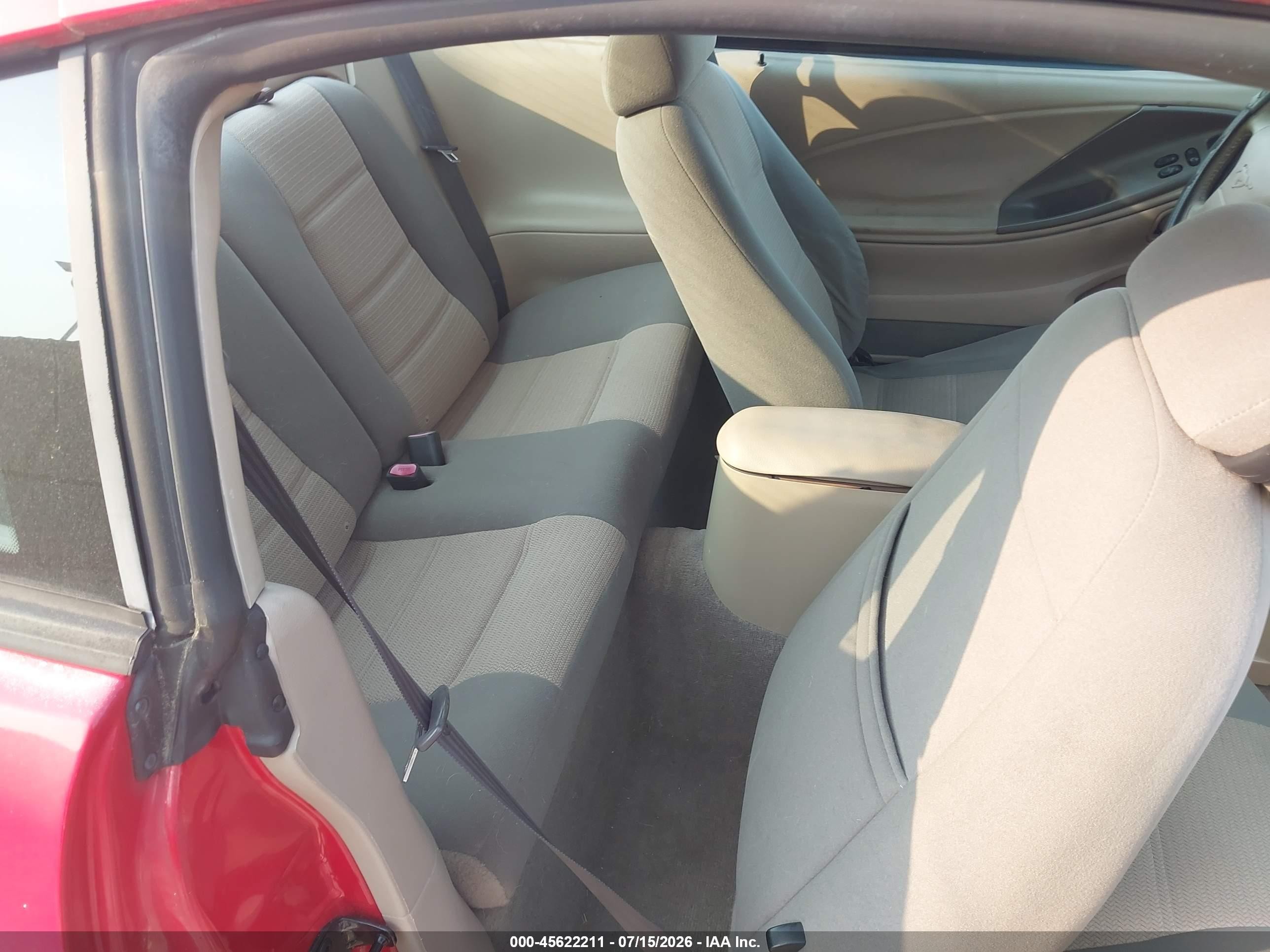 2004 Ford Mustang   Red vin: 1FAFP40694F174658