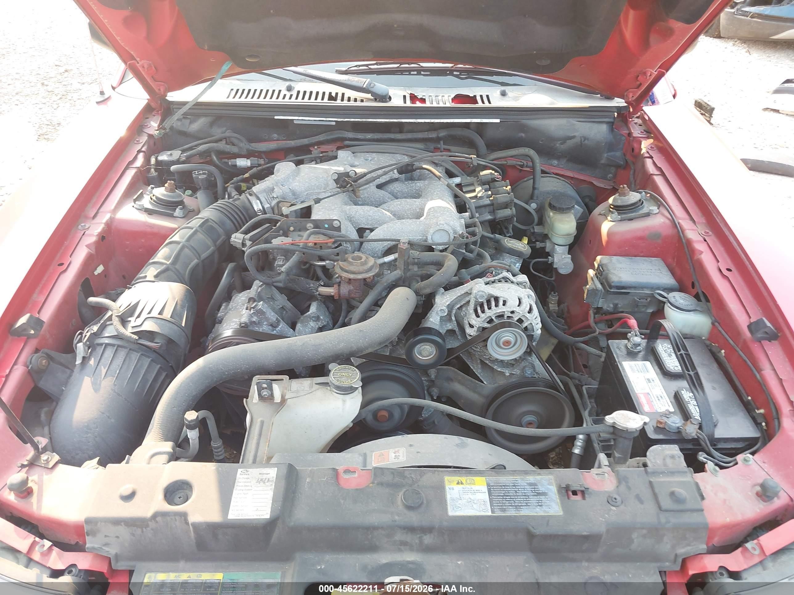 2004 Ford Mustang   Red vin: 1FAFP40694F174658