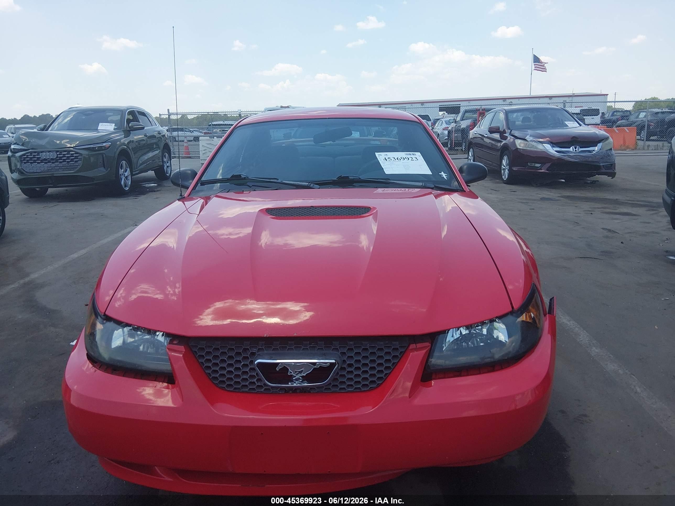 2004 Ford Mustang   Red vin: 1FAFP40694F184476