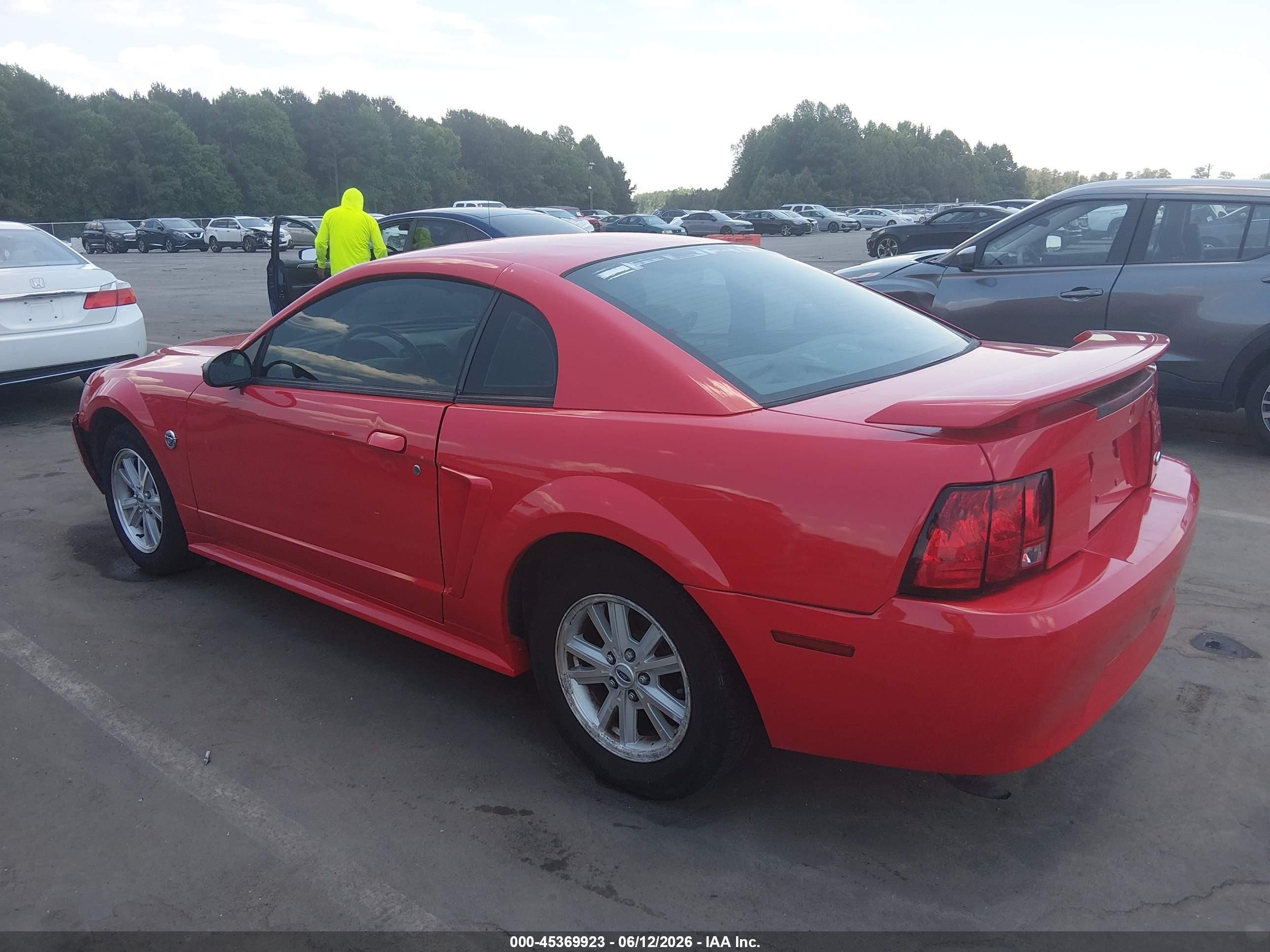 2004 Ford Mustang   Red vin: 1FAFP40694F184476