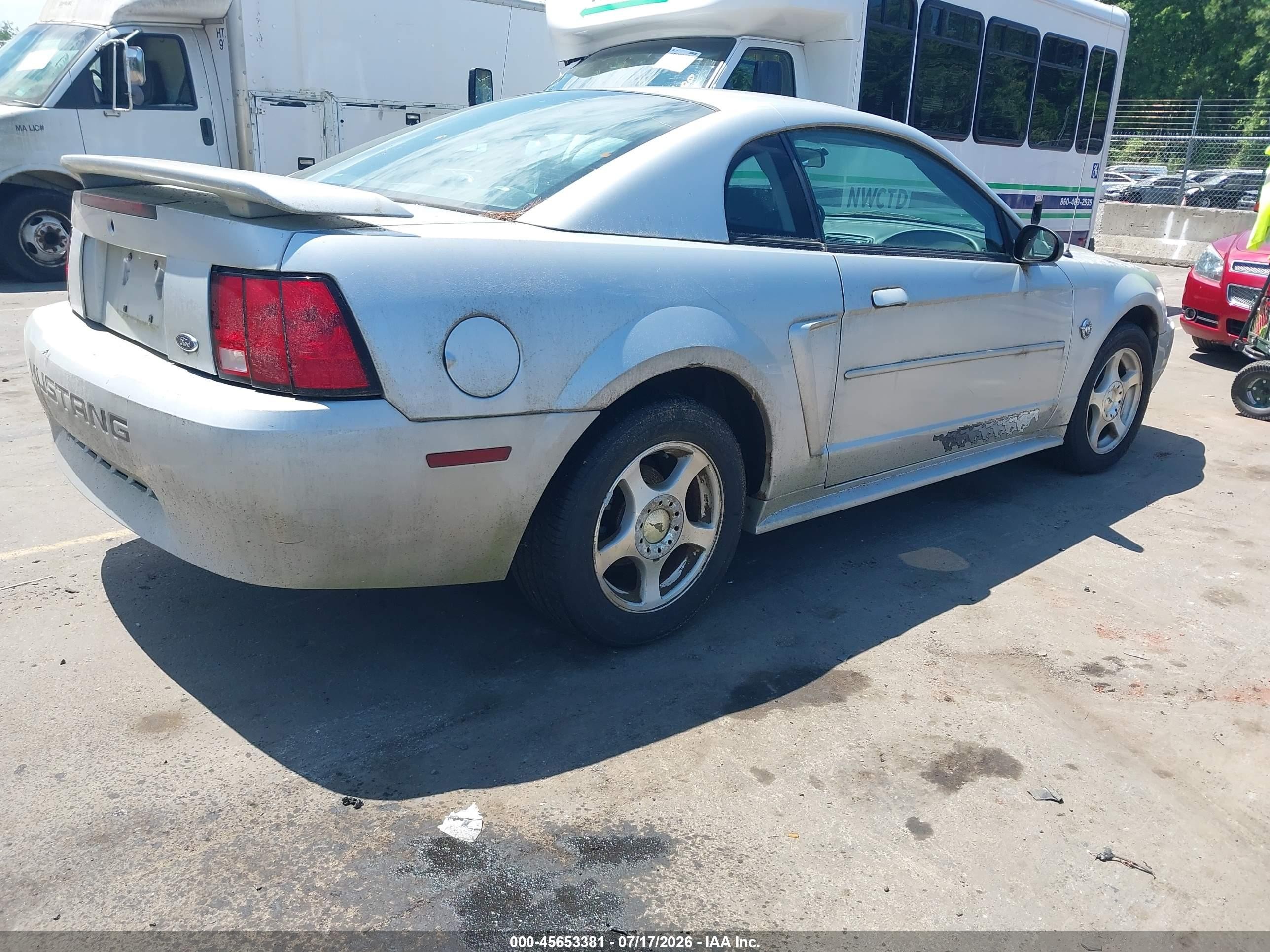 2004 Ford Mustang   Silver vin: 1FAFP406X4F196524