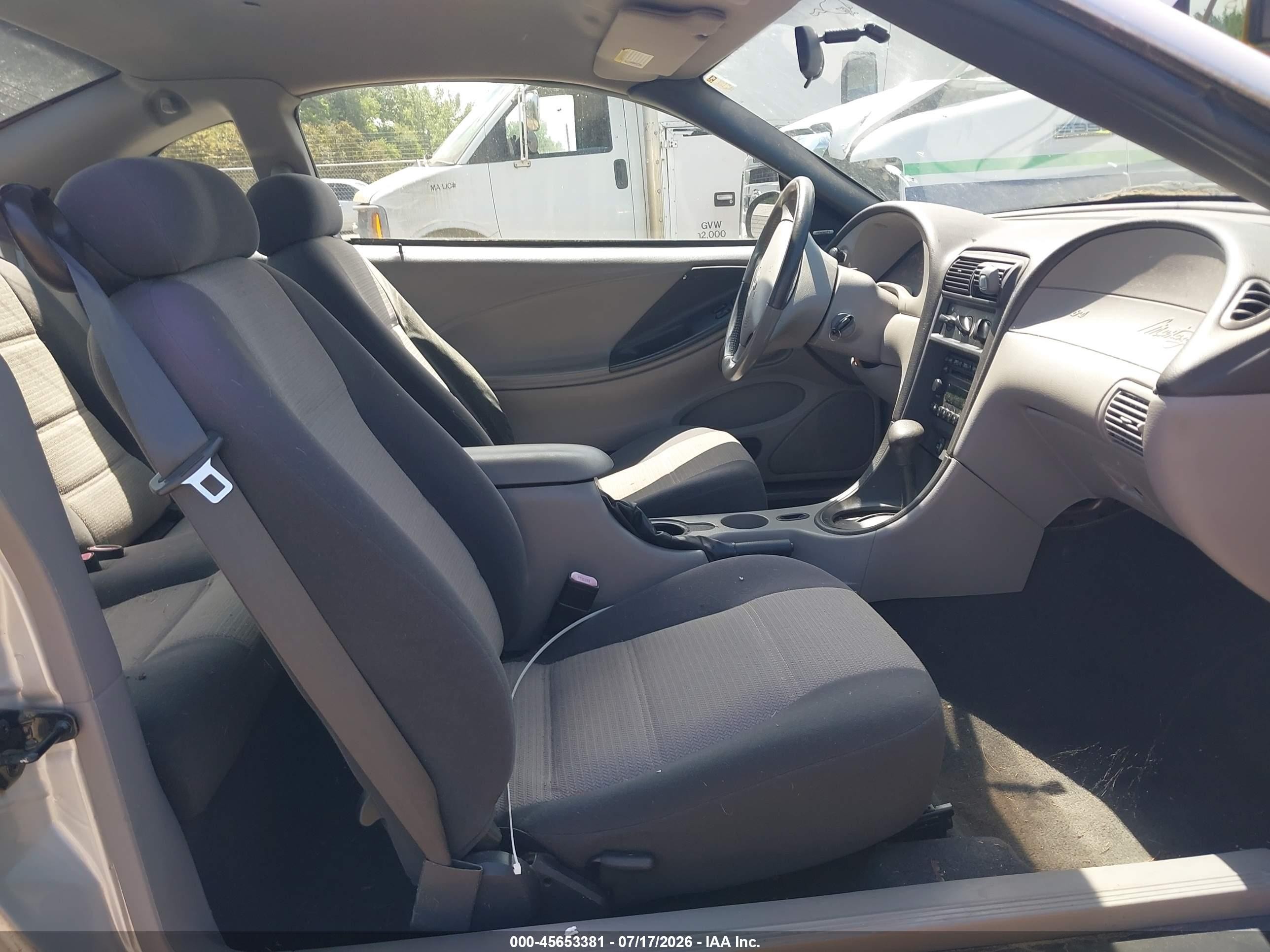 2004 Ford Mustang   Silver vin: 1FAFP406X4F196524