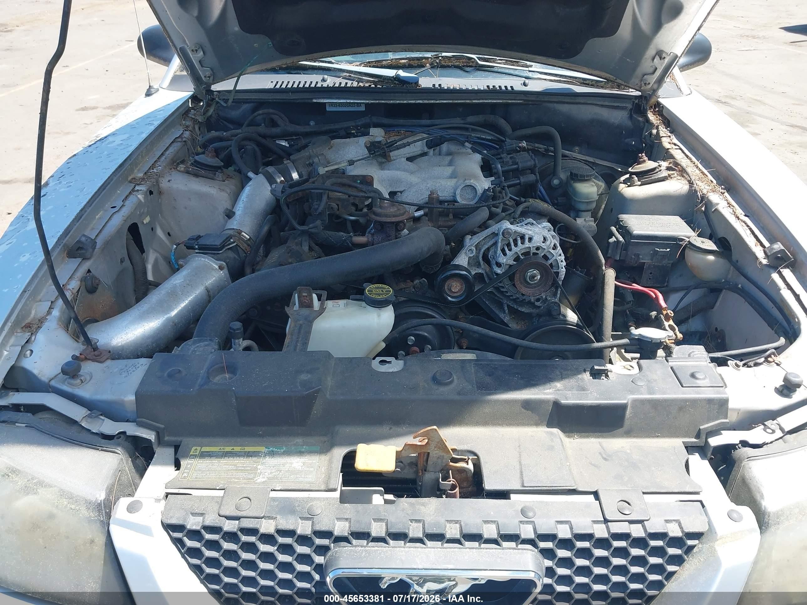 2004 Ford Mustang   Silver vin: 1FAFP406X4F196524