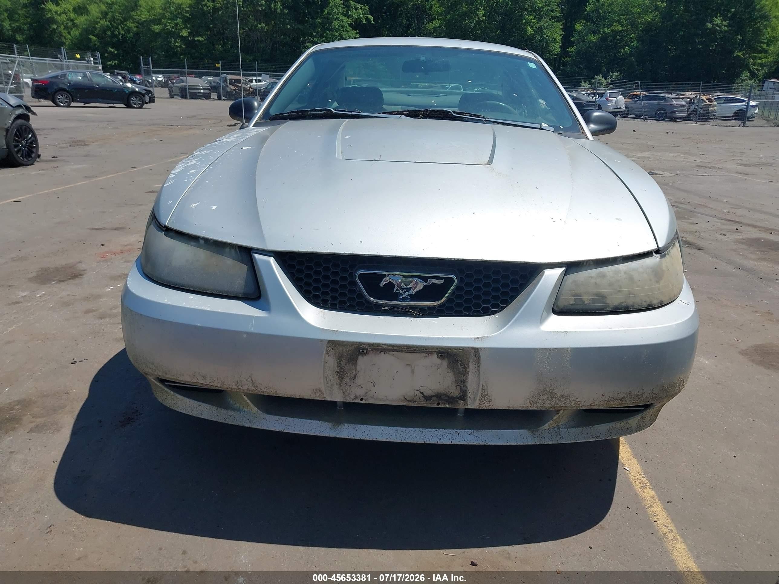 2004 Ford Mustang   Silver vin: 1FAFP406X4F196524