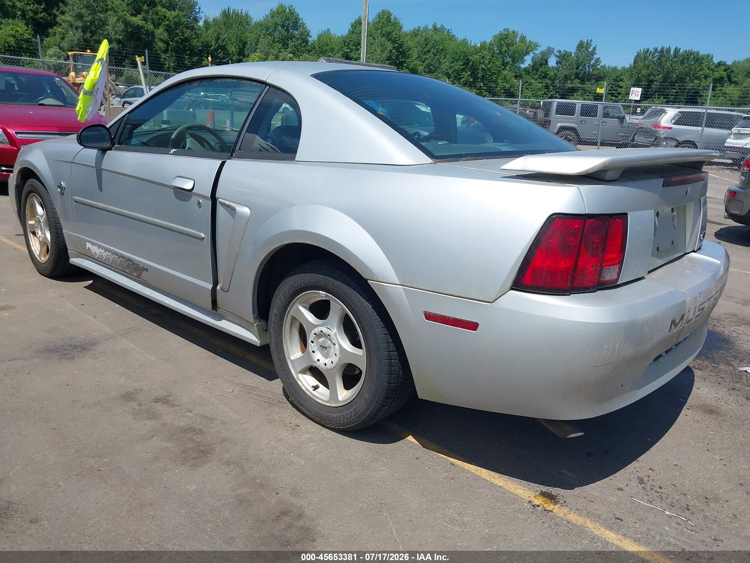 2004 Ford Mustang   Silver vin: 1FAFP406X4F196524