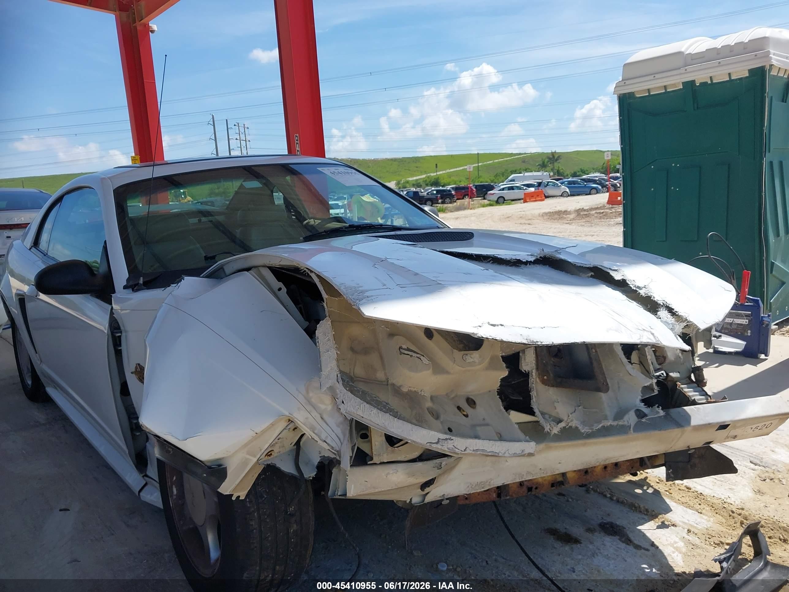 1999 Ford Mustang Gt White vin: 1FAFP42X0XF142398