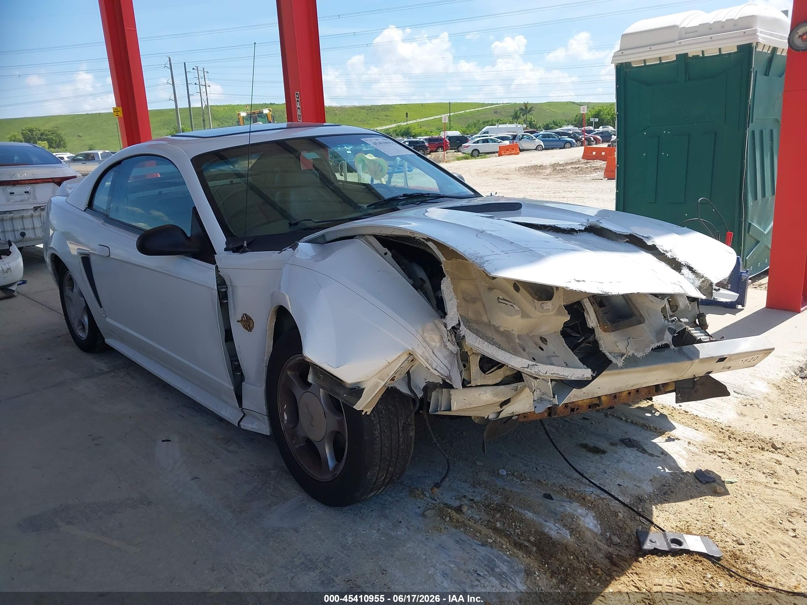 1999 Ford Mustang Gt White vin: 1FAFP42X0XF142398