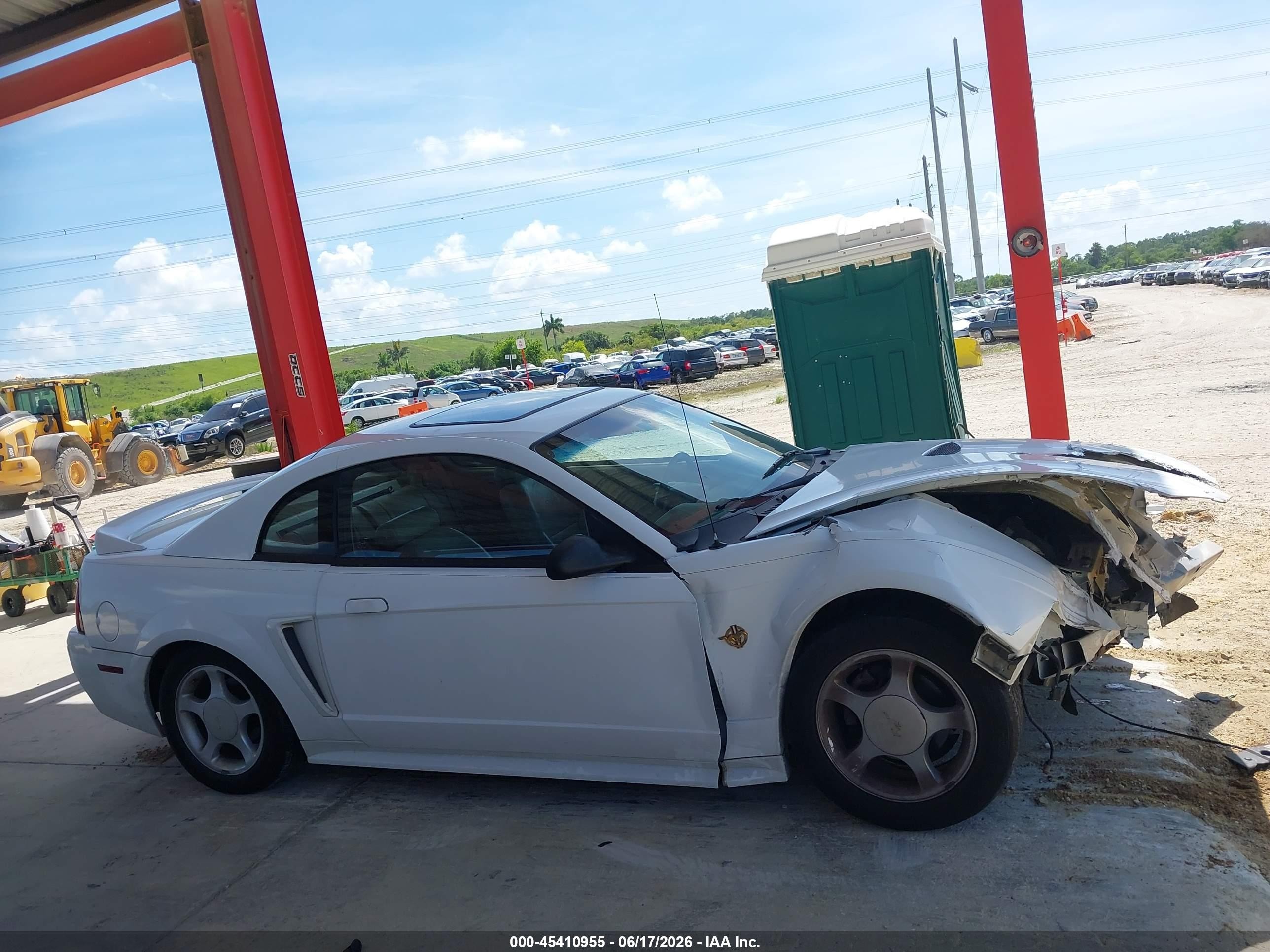 1999 Ford Mustang Gt White vin: 1FAFP42X0XF142398