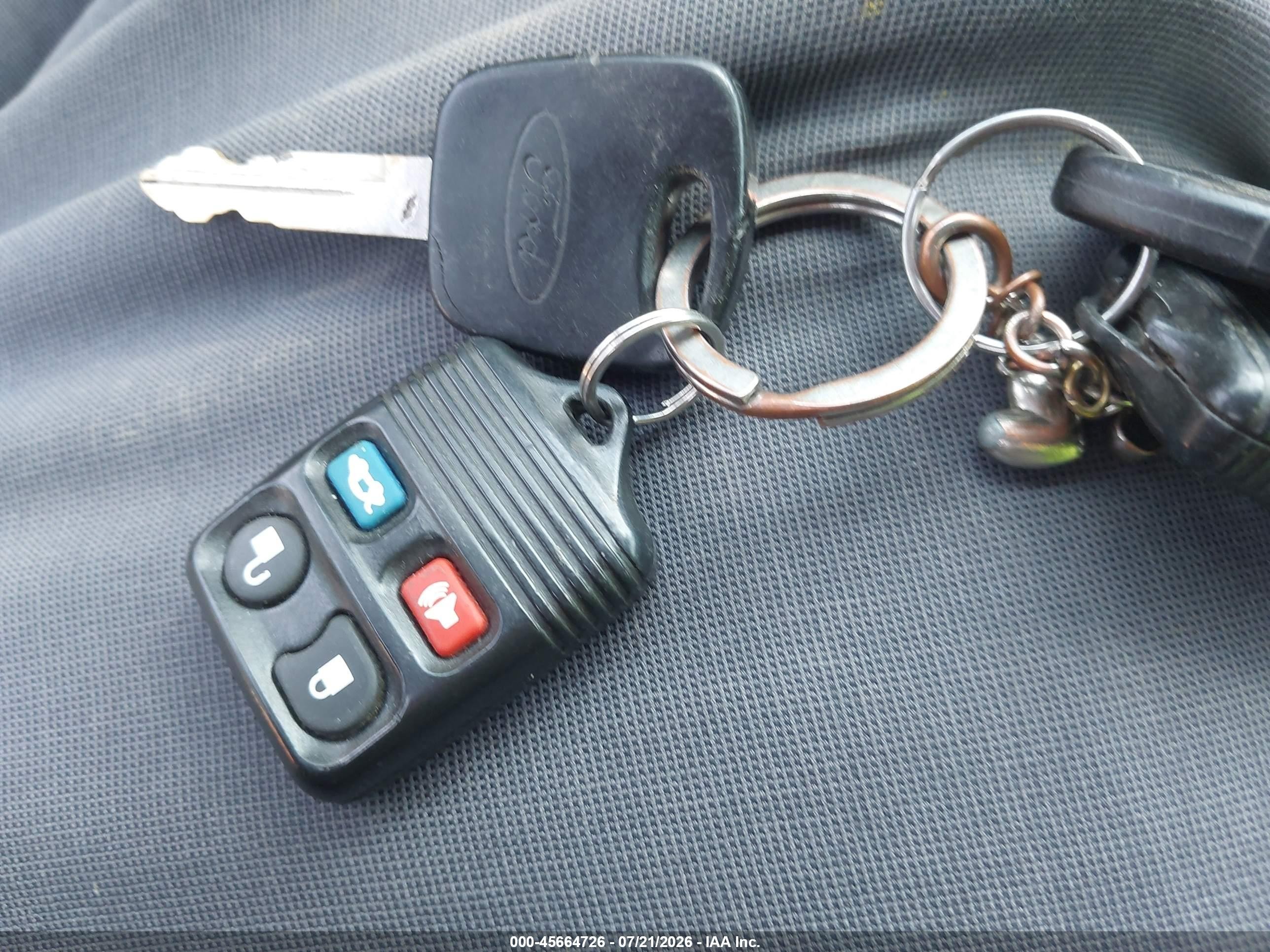 2004 Ford Mustang Gt Серый vin: 1FAFP42X14F143572