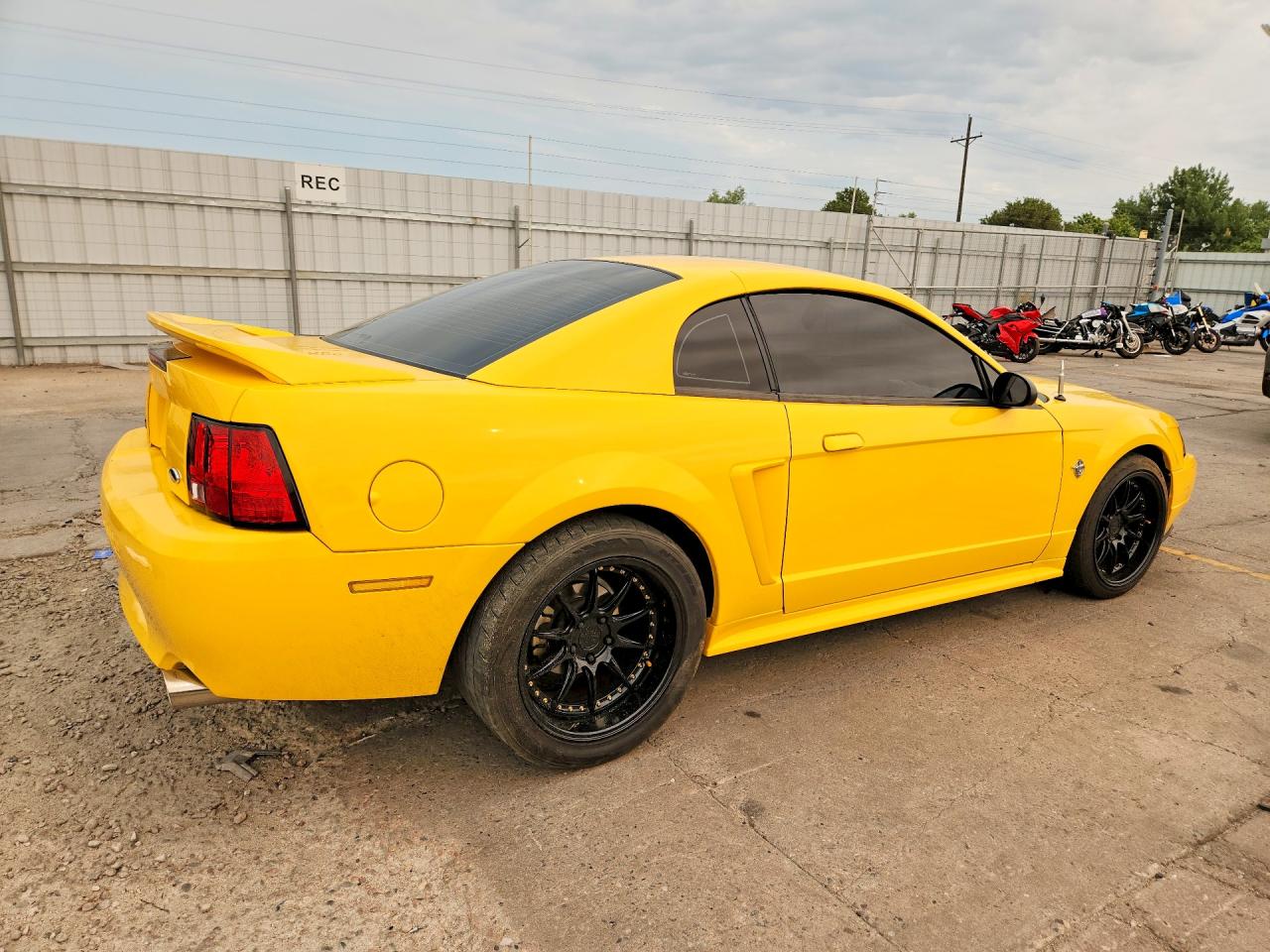 1999 Ford Mustang Gt Yellow vin: 1FAFP42X2XF136019