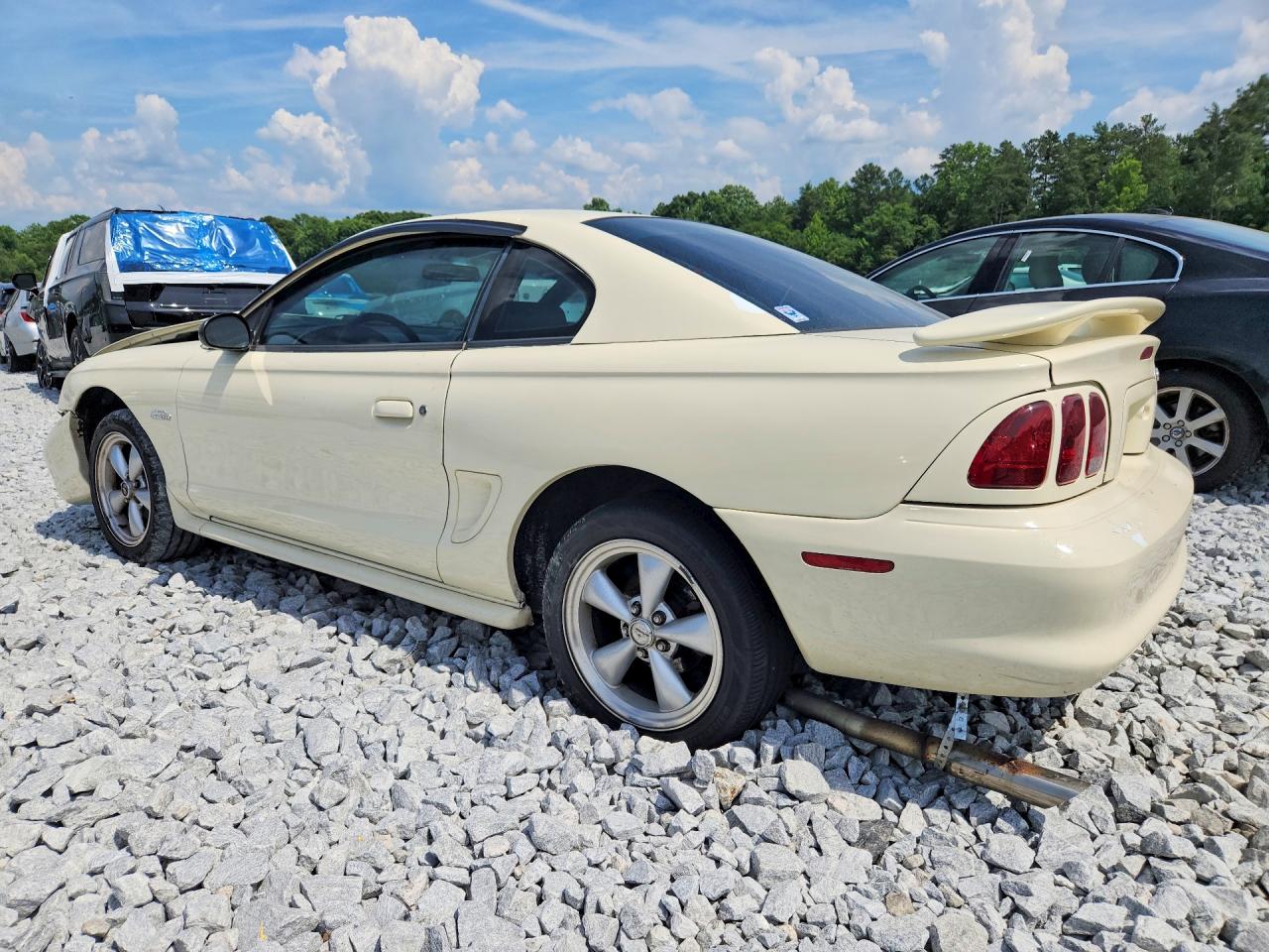 1998 Ford Mustang Gt Cream vin: 1FAFP42X7WF235434