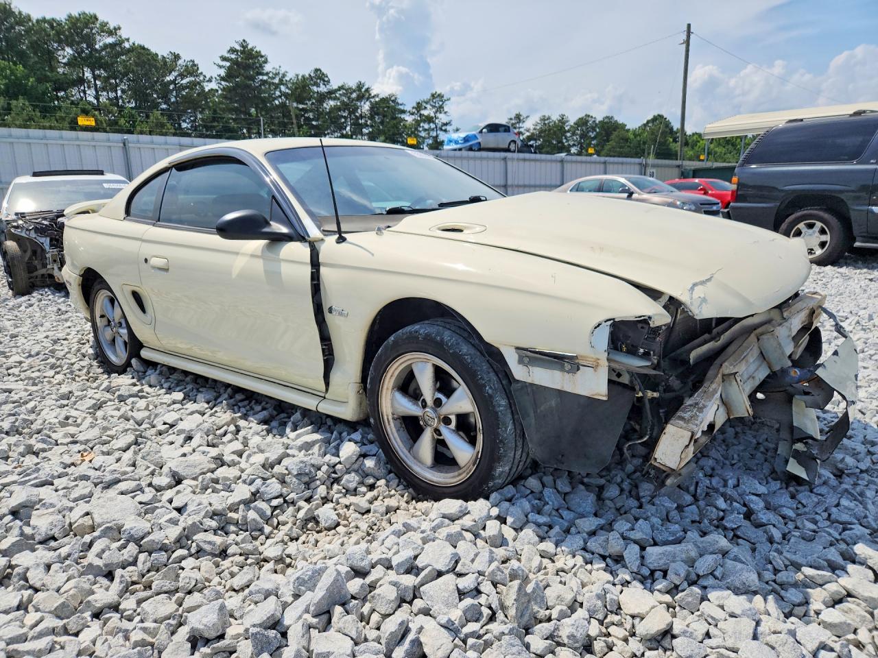 1998 Ford Mustang Gt Cream vin: 1FAFP42X7WF235434