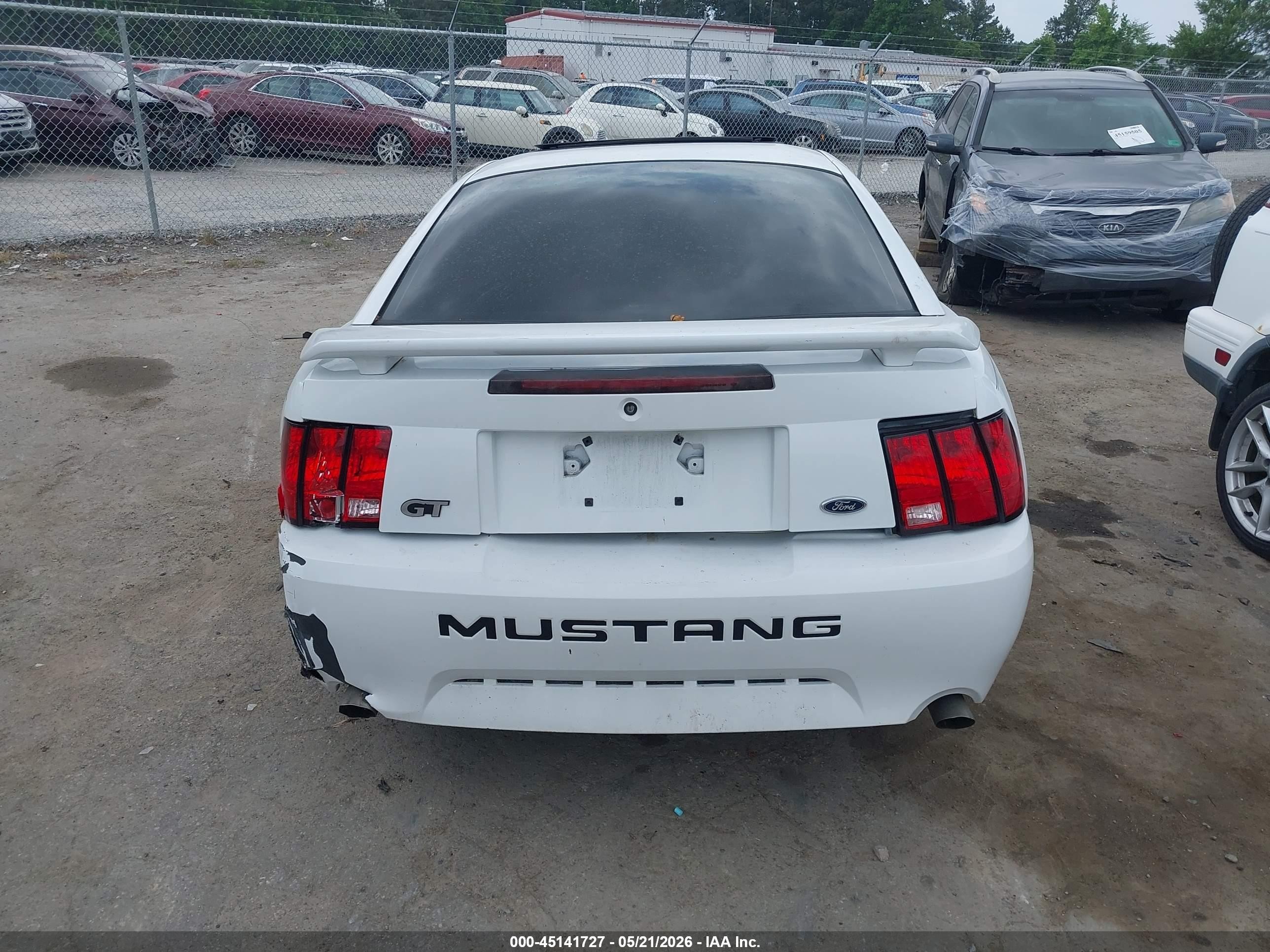 2004 Ford Mustang Gt Белый vin: 1FAFP42X84F206604