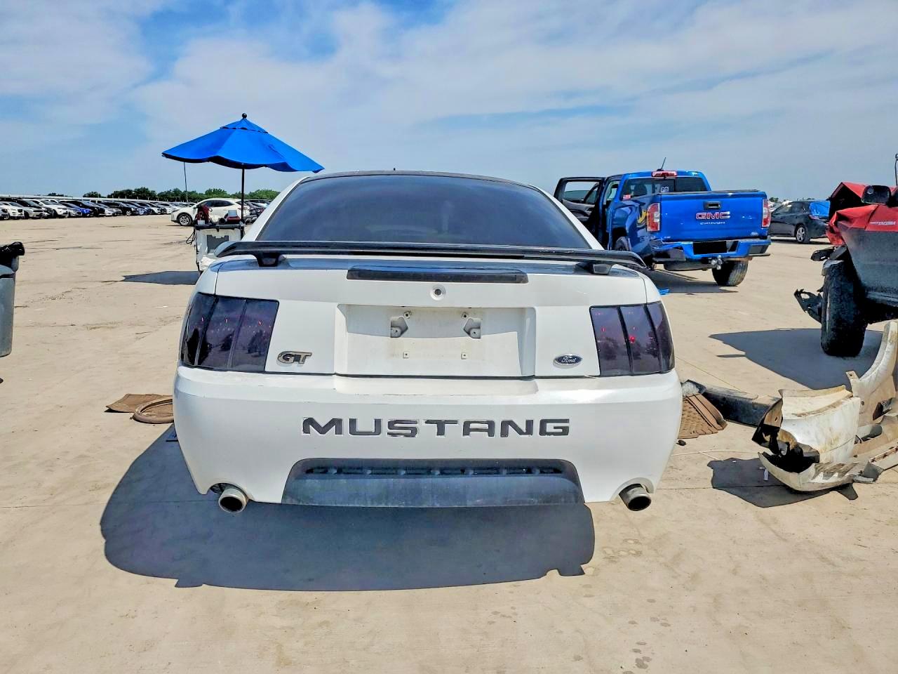 2002 Ford Mustang Gt White vin: 1FAFP42X92F186912