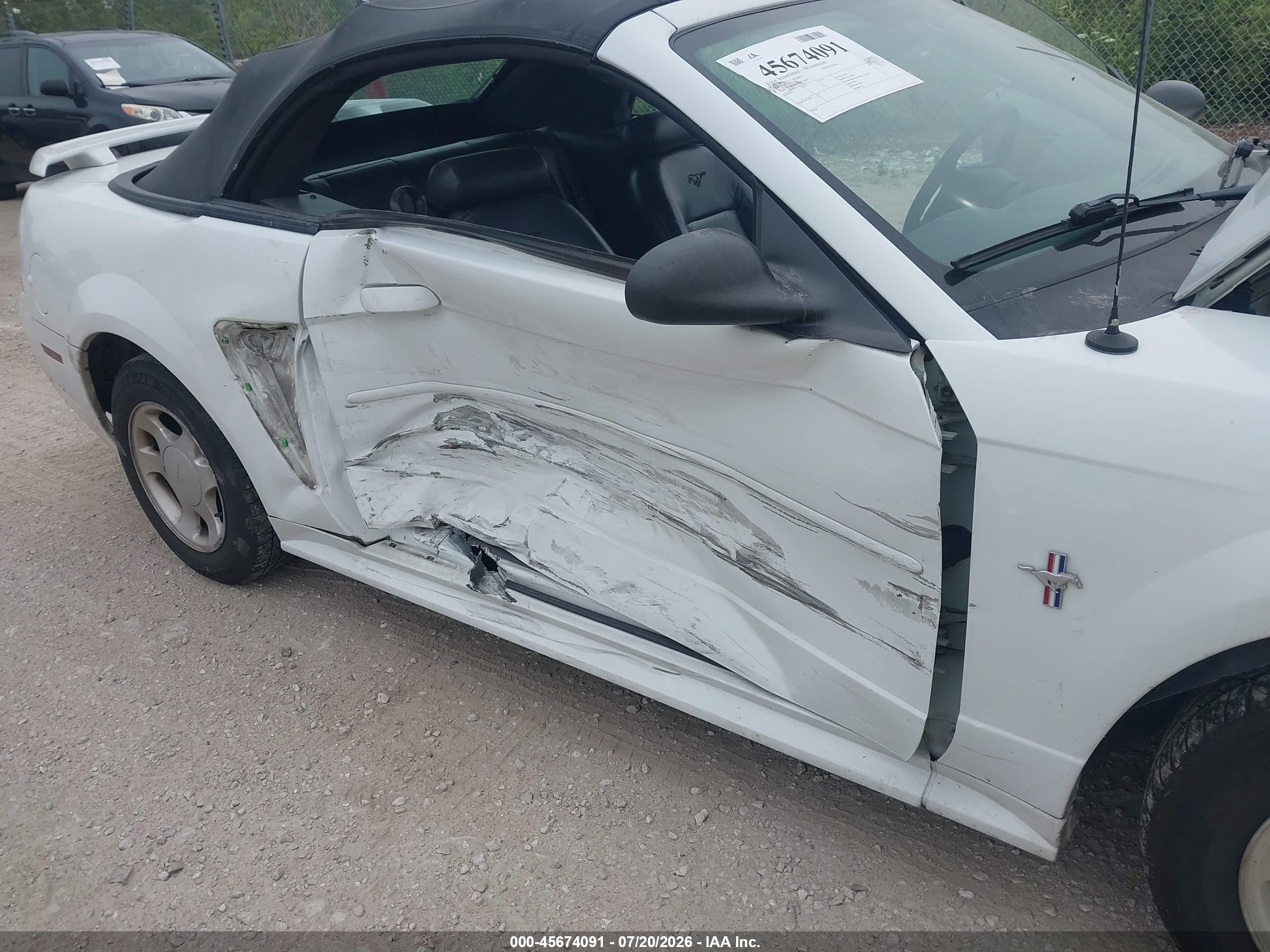 2001 Ford Mustang   White vin: 1FAFP44401F138345