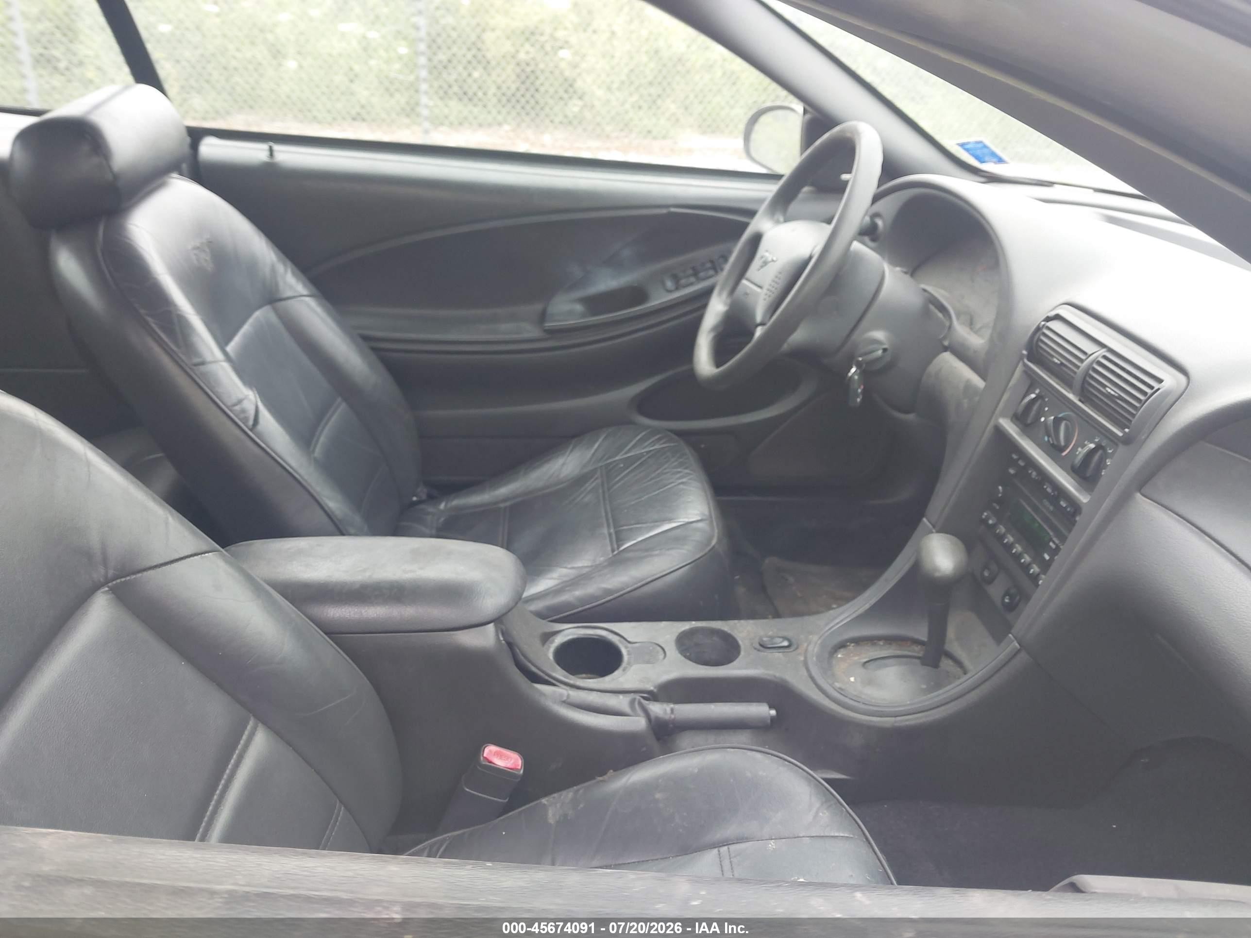 2001 Ford Mustang   White vin: 1FAFP44401F138345