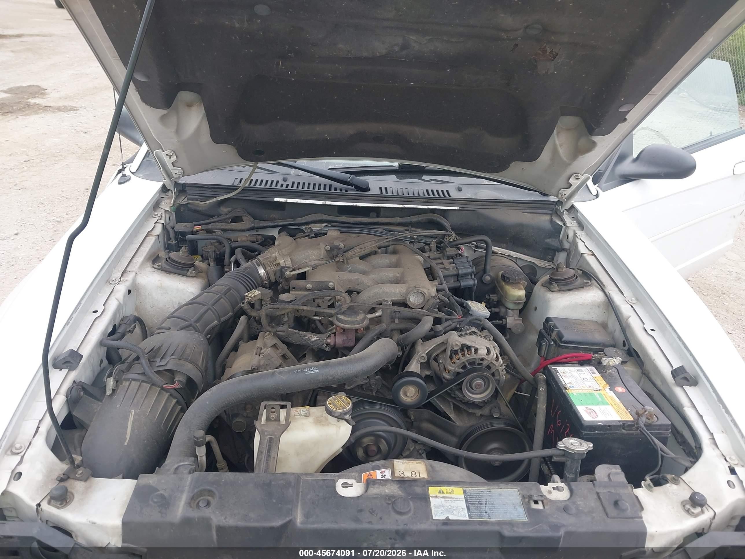 2001 Ford Mustang   White vin: 1FAFP44401F138345