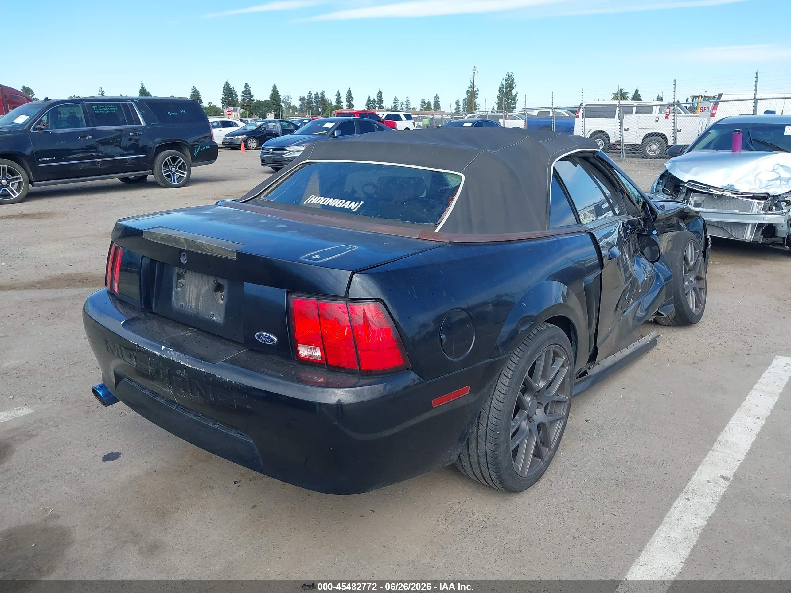 2002 Ford Mustang Deluxe/premium Black vin: 1FAFP44402F179415