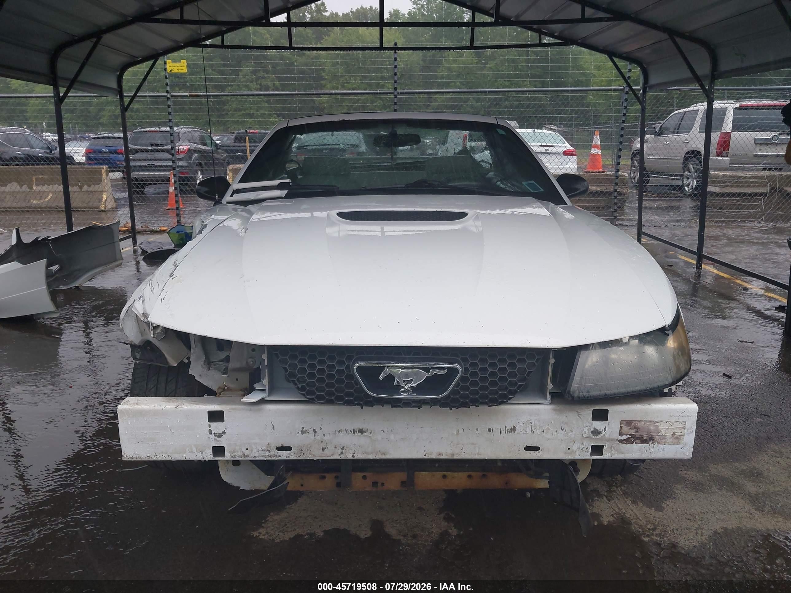 2002 Ford Mustang Deluxe/premium White vin: 1FAFP44412F201440