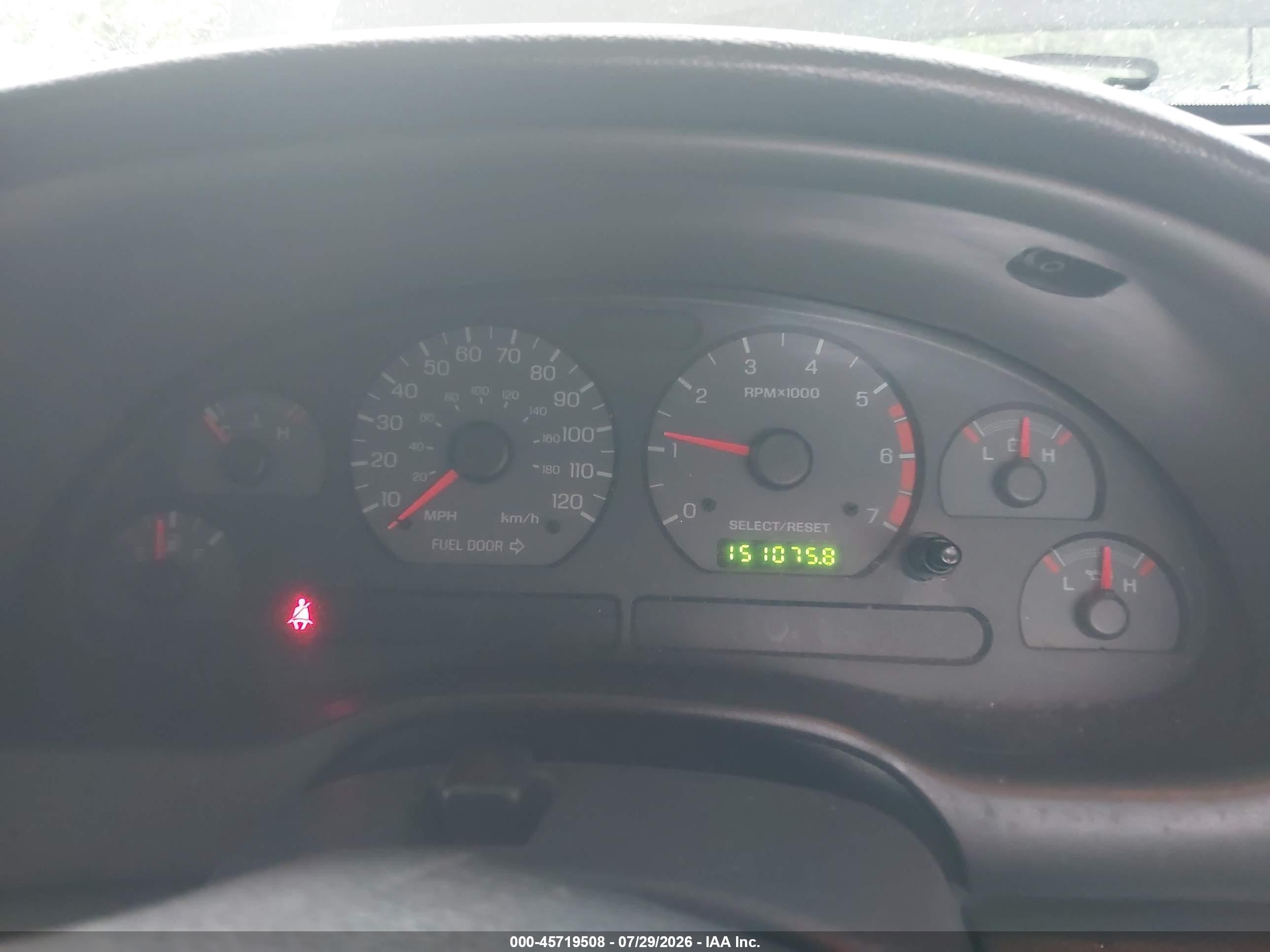 2002 Ford Mustang Deluxe/premium White vin: 1FAFP44412F201440