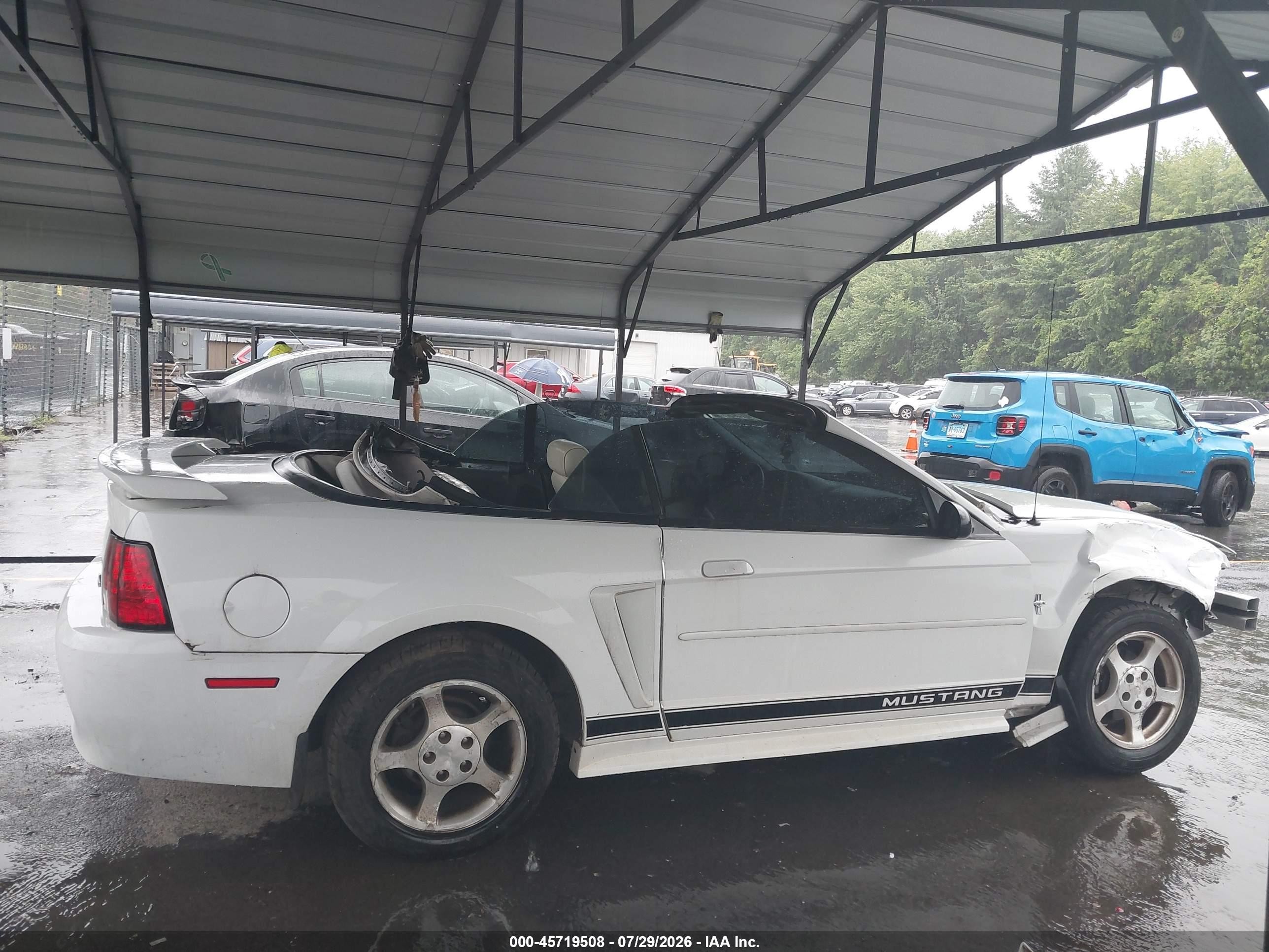 2002 Ford Mustang Deluxe/premium White vin: 1FAFP44412F201440
