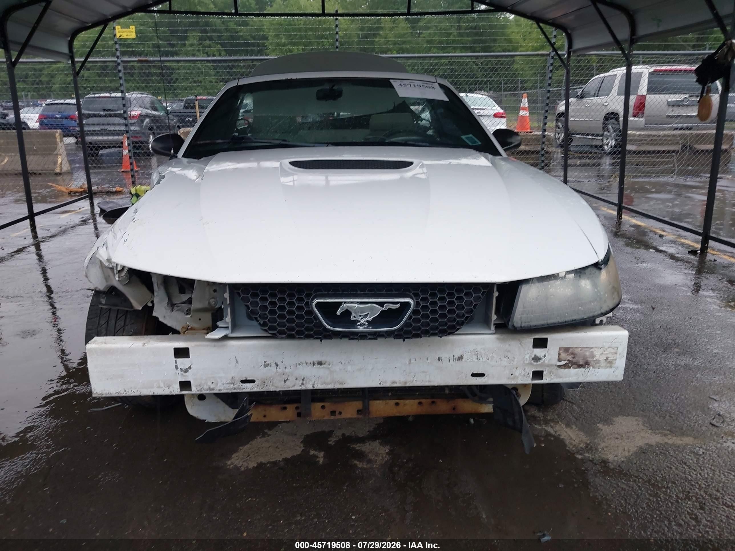 2002 Ford Mustang Deluxe/premium White vin: 1FAFP44412F201440