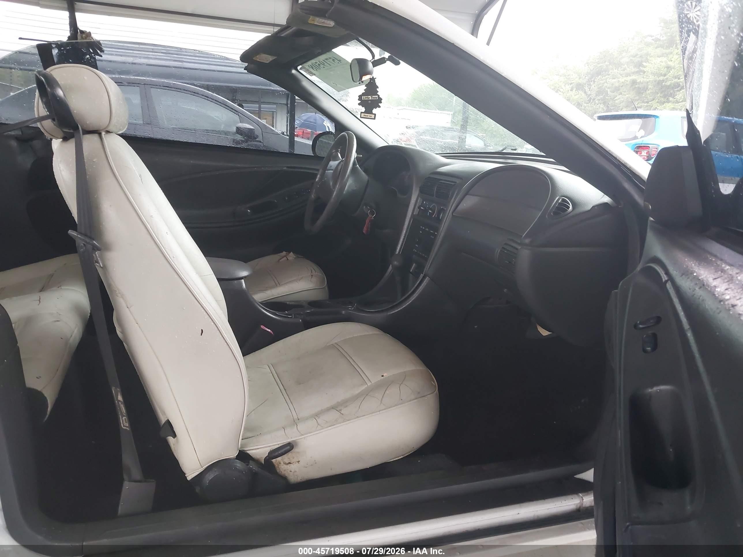 2002 Ford Mustang Deluxe/premium White vin: 1FAFP44412F201440