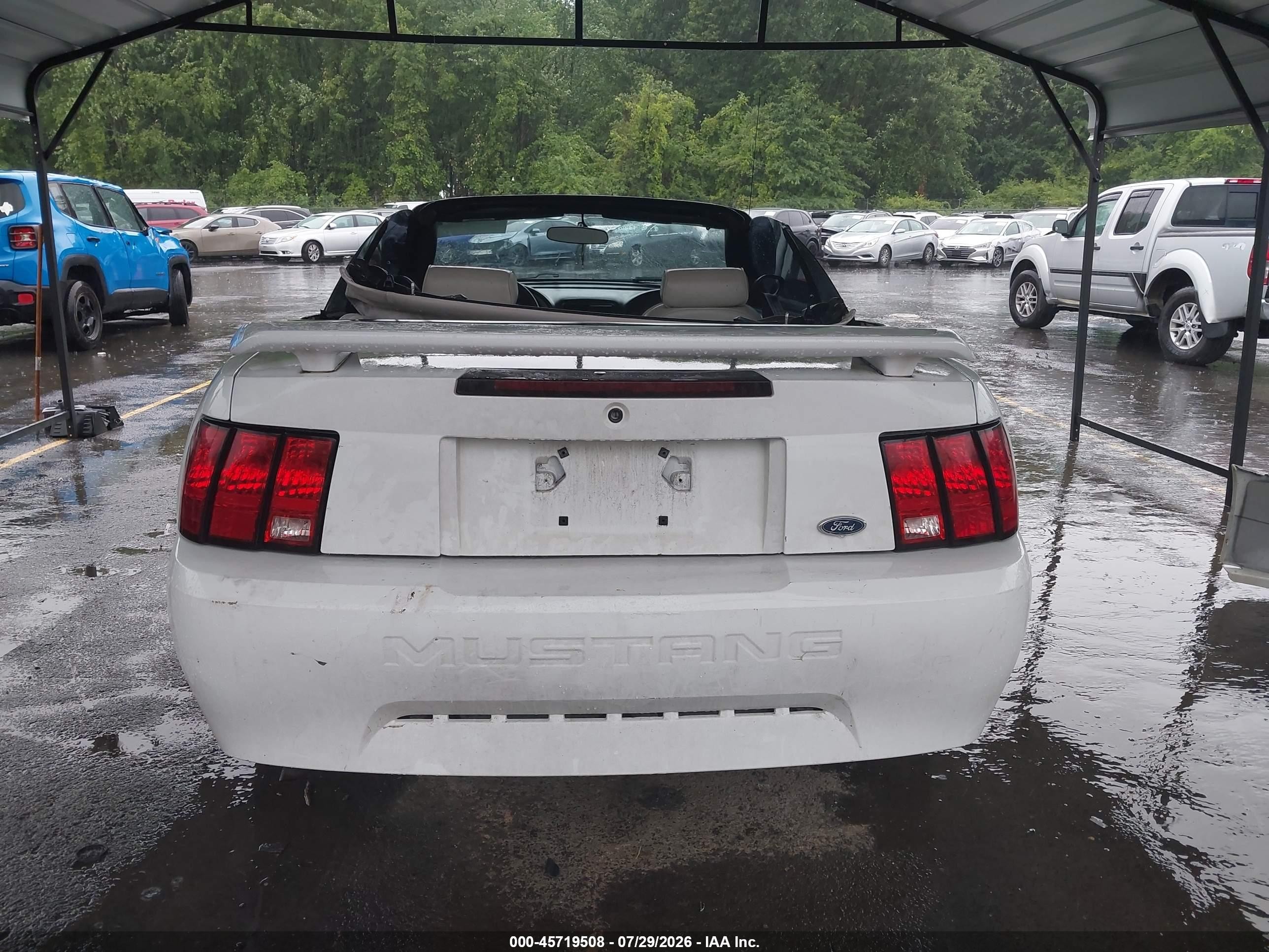 2002 Ford Mustang Deluxe/premium White vin: 1FAFP44412F201440