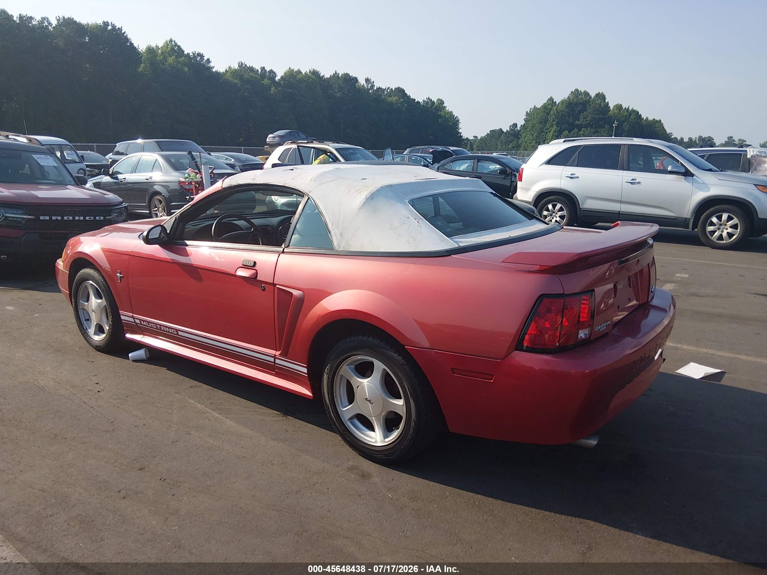 2001 Ford Mustang   Red vin: 1FAFP44421F208847