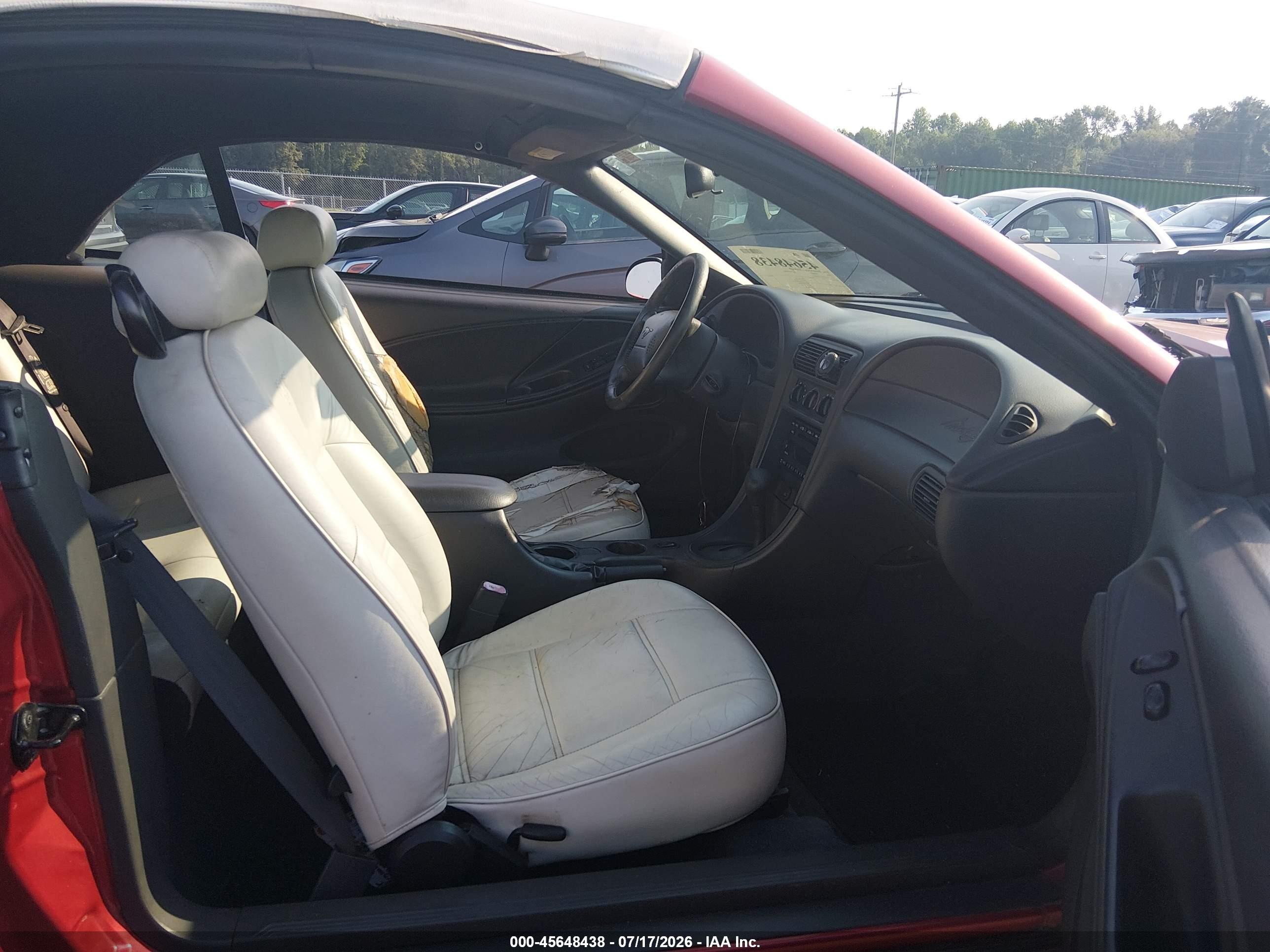 2001 Ford Mustang   Red vin: 1FAFP44421F208847