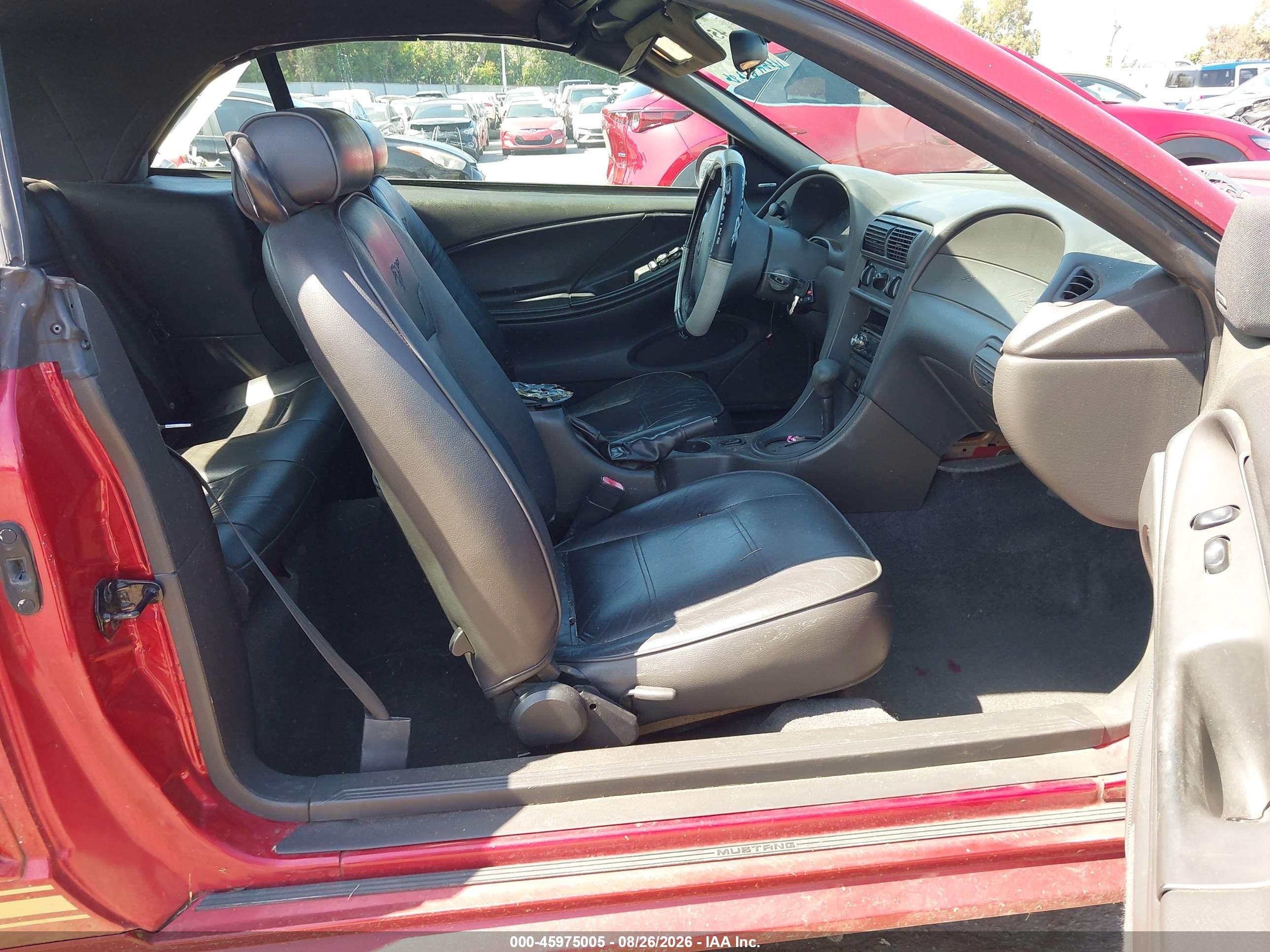 2004 Ford Mustang   Красный vin: 1FAFP44424F123348