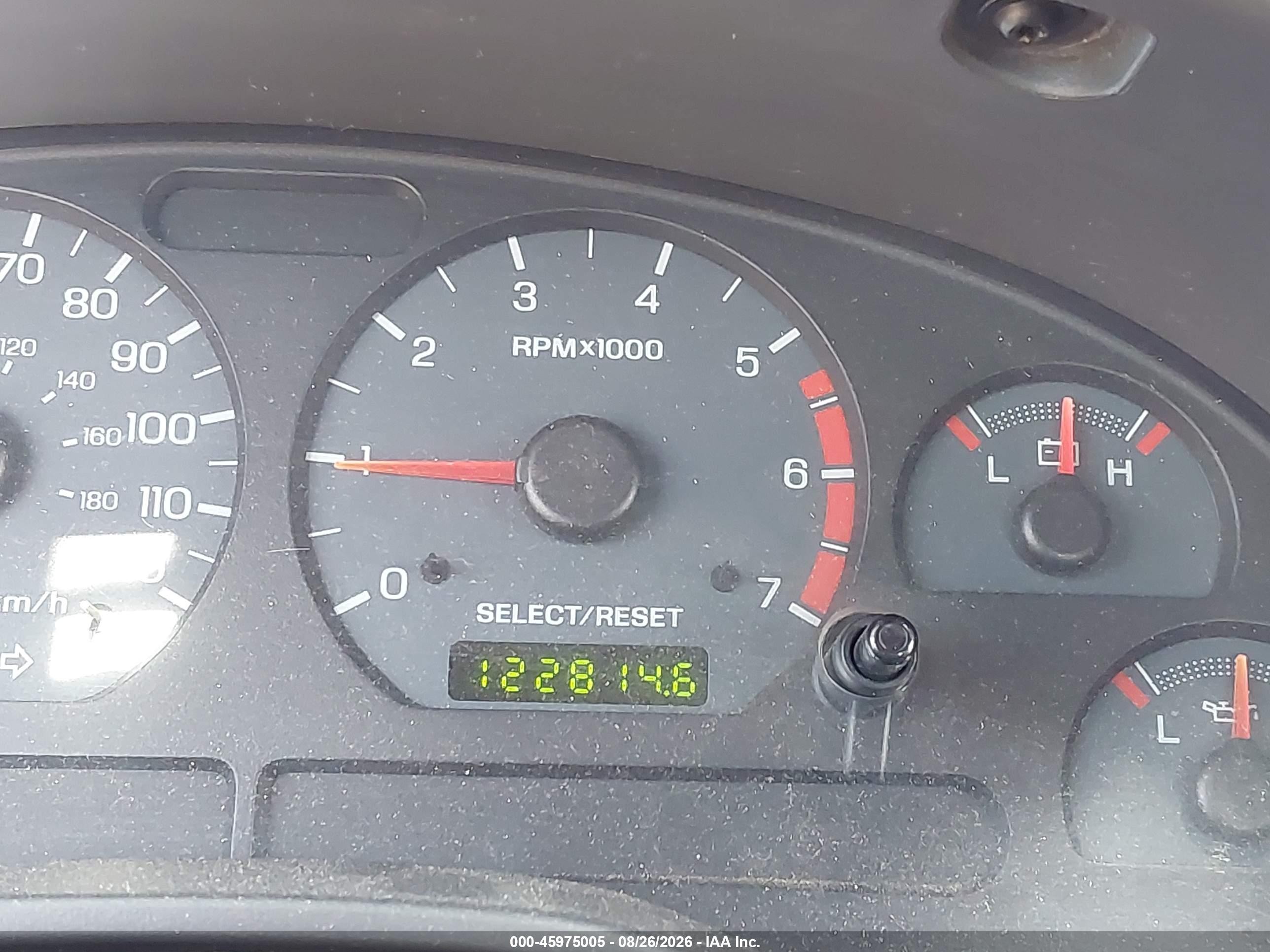 2004 Ford Mustang   Красный vin: 1FAFP44424F123348