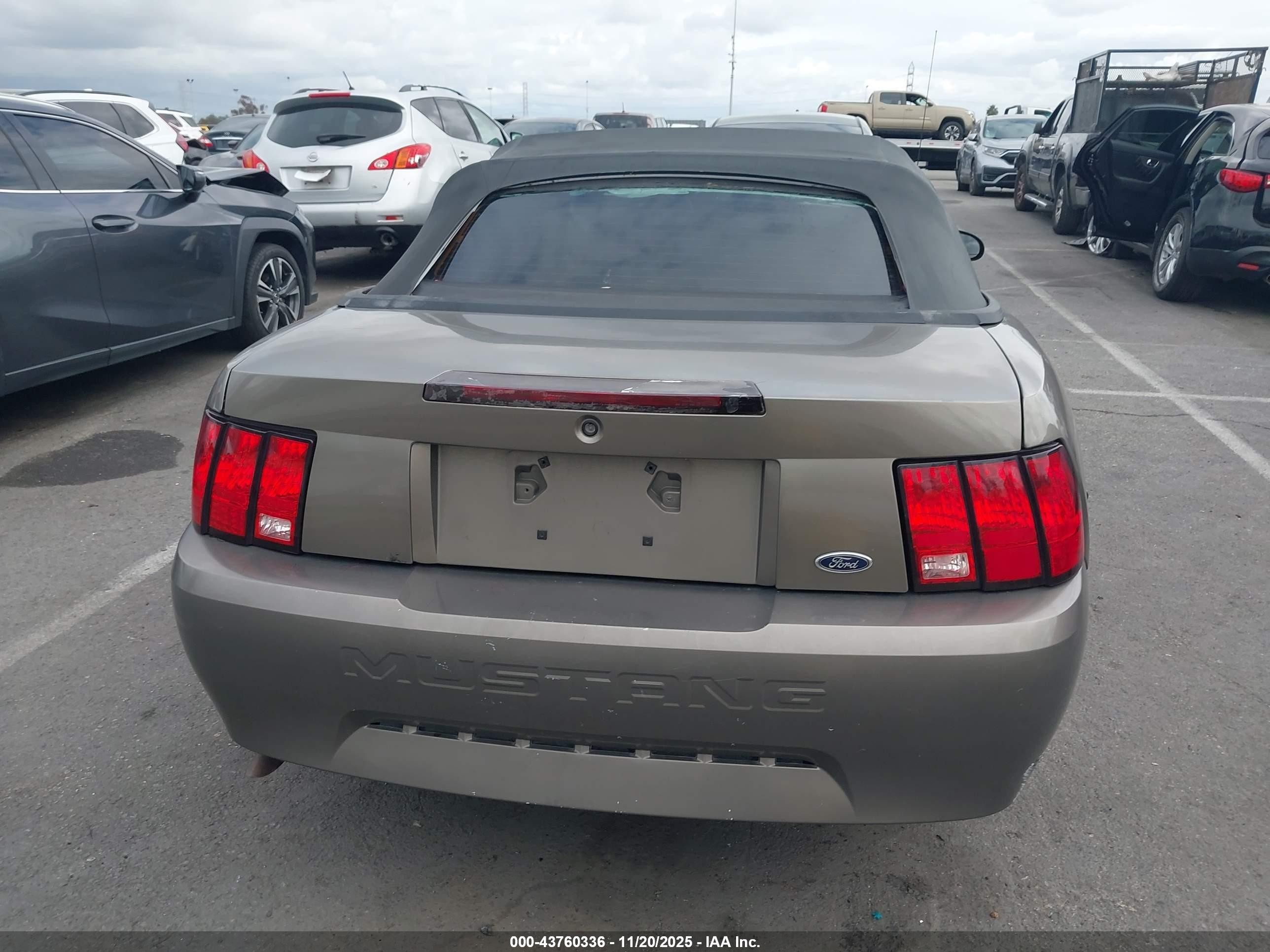2002 Ford Mustang   Gray vin: 1FAFP44432F146179