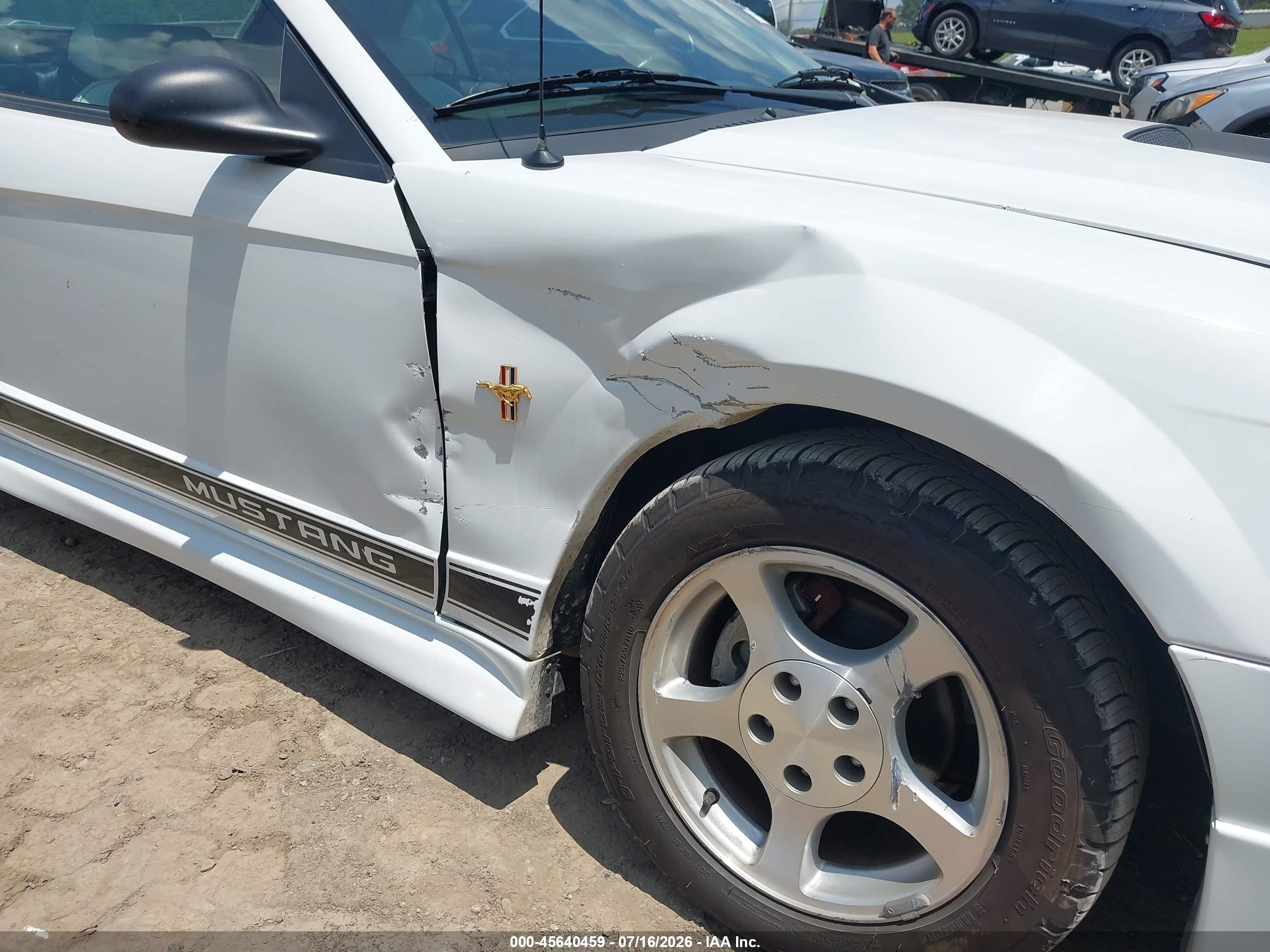 2002 Ford Mustang Deluxe/premium White vin: 1FAFP44432F176346