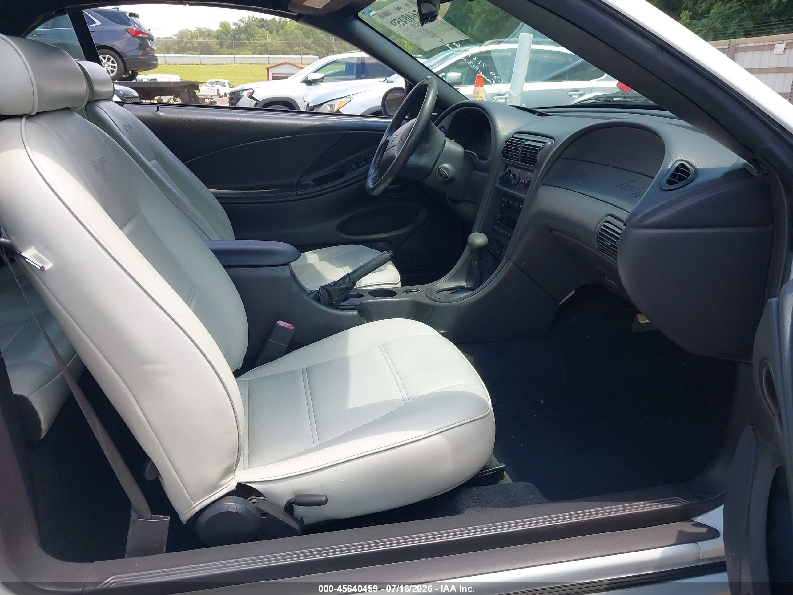 2002 Ford Mustang Deluxe/premium White vin: 1FAFP44432F176346