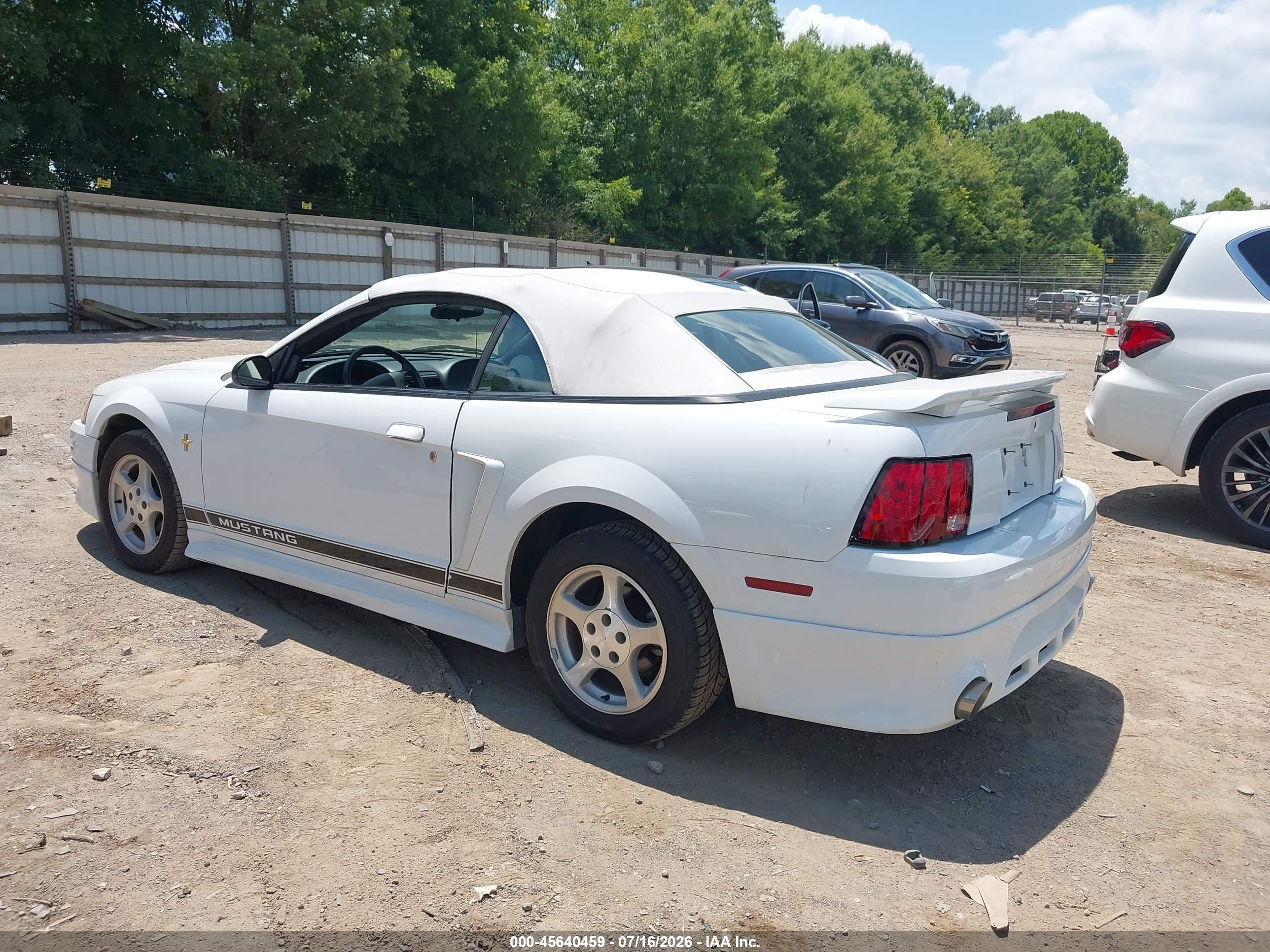 2002 Ford Mustang Deluxe/premium White vin: 1FAFP44432F176346