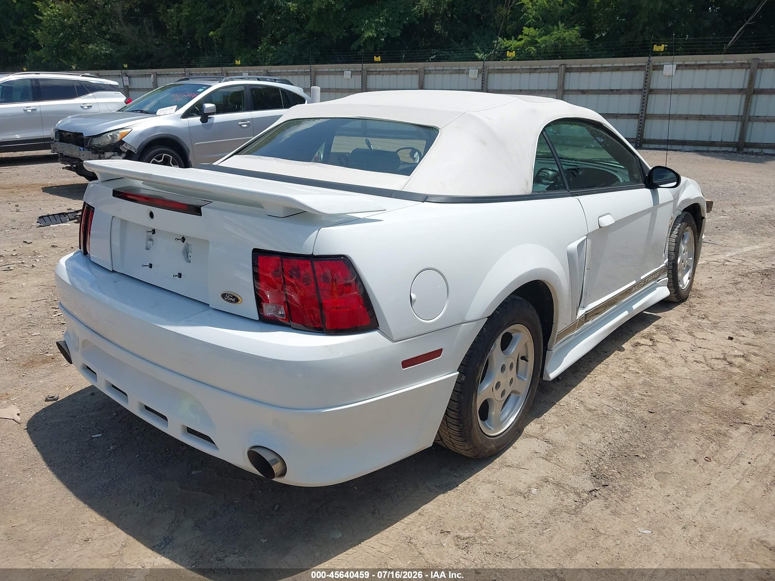 2002 Ford Mustang Deluxe/premium White vin: 1FAFP44432F176346