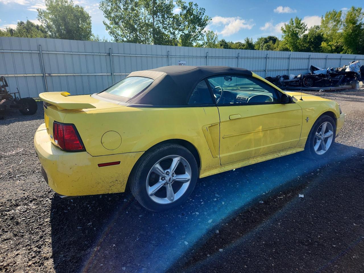2003 Ford Mustang Yellow vin: 1FAFP44433F330121