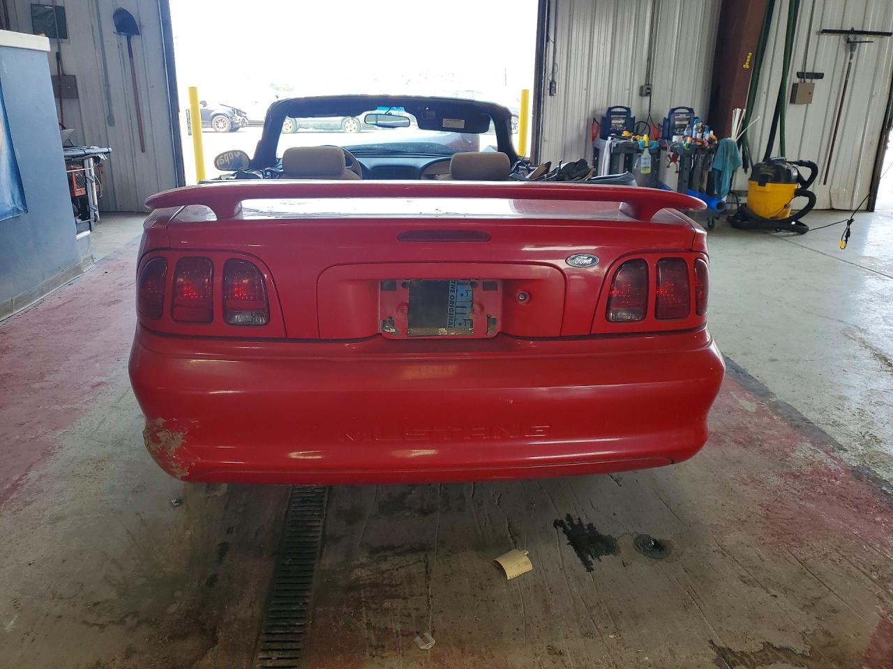 1998 Ford Mustang Red vin: 1FAFP4443WF227169