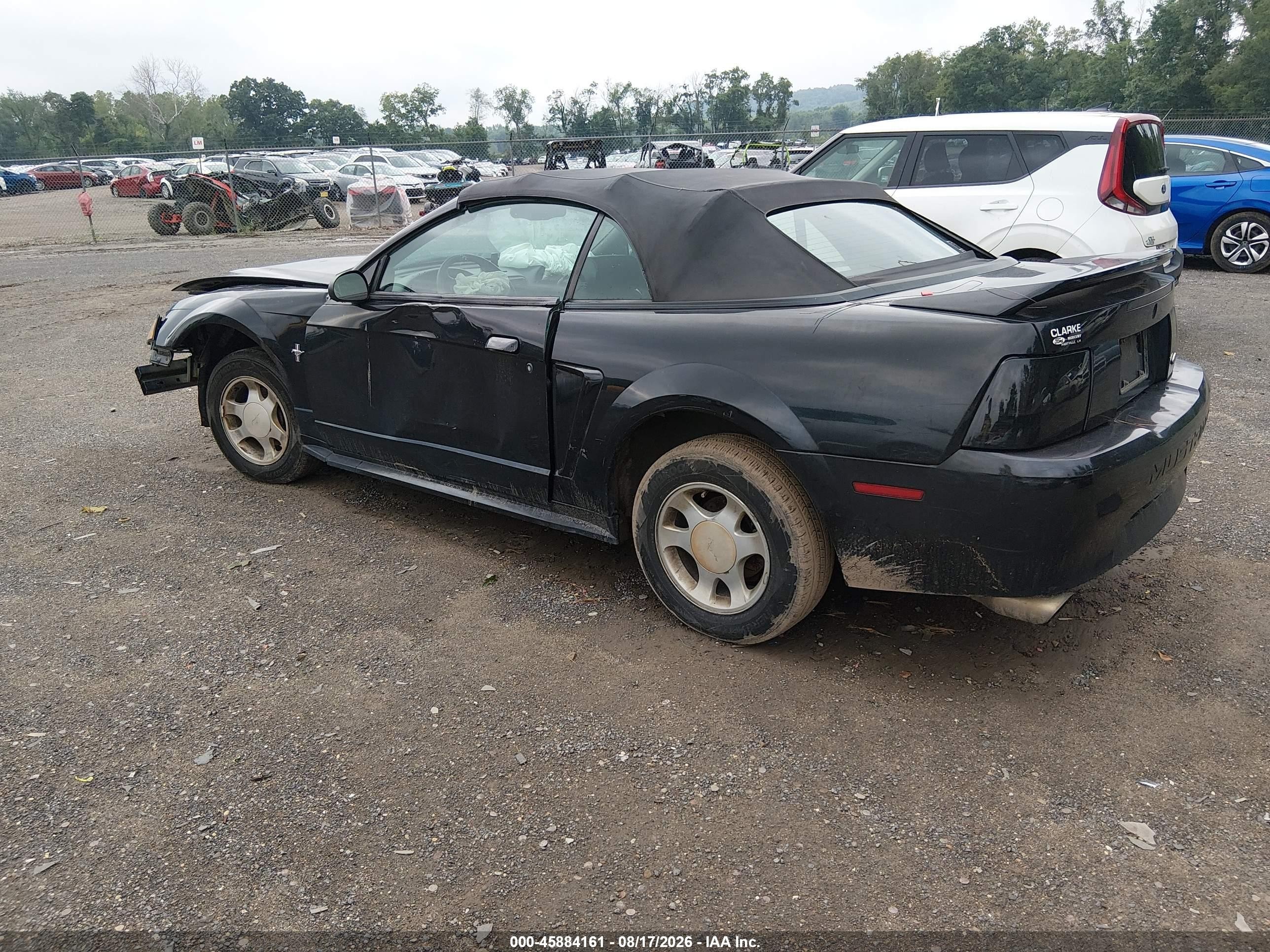 2000 Ford Mustang   Черный vin: 1FAFP4443YF215266