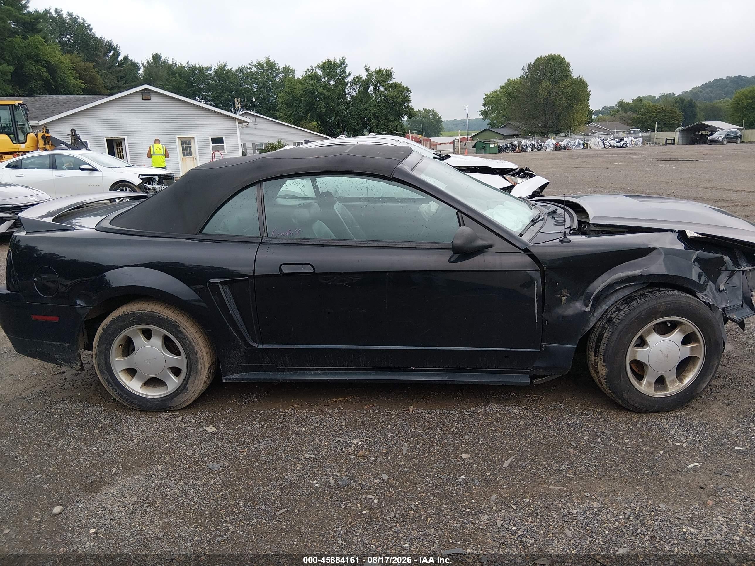 2000 Ford Mustang   Черный vin: 1FAFP4443YF215266
