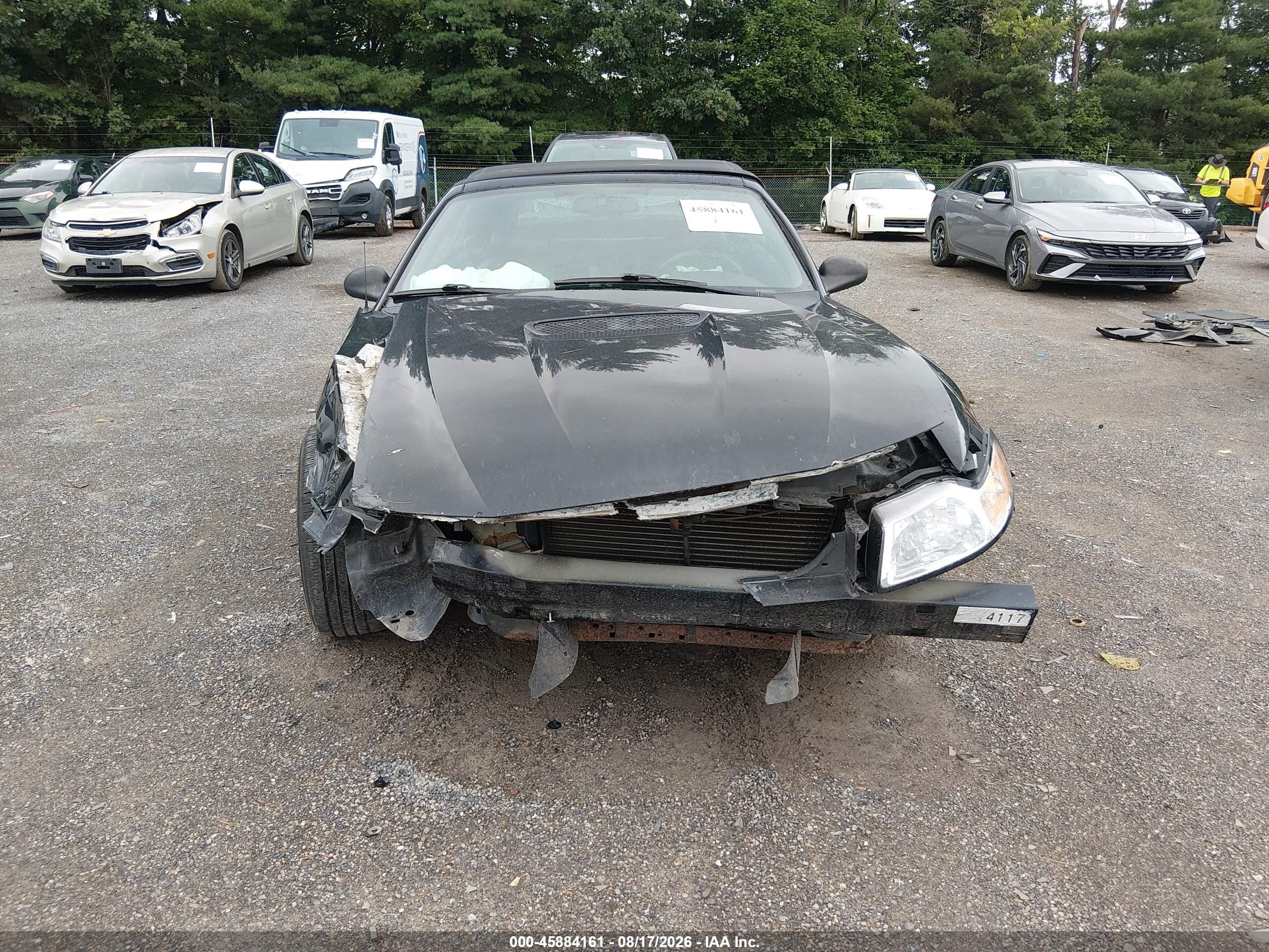 2000 Ford Mustang   Черный vin: 1FAFP4443YF215266