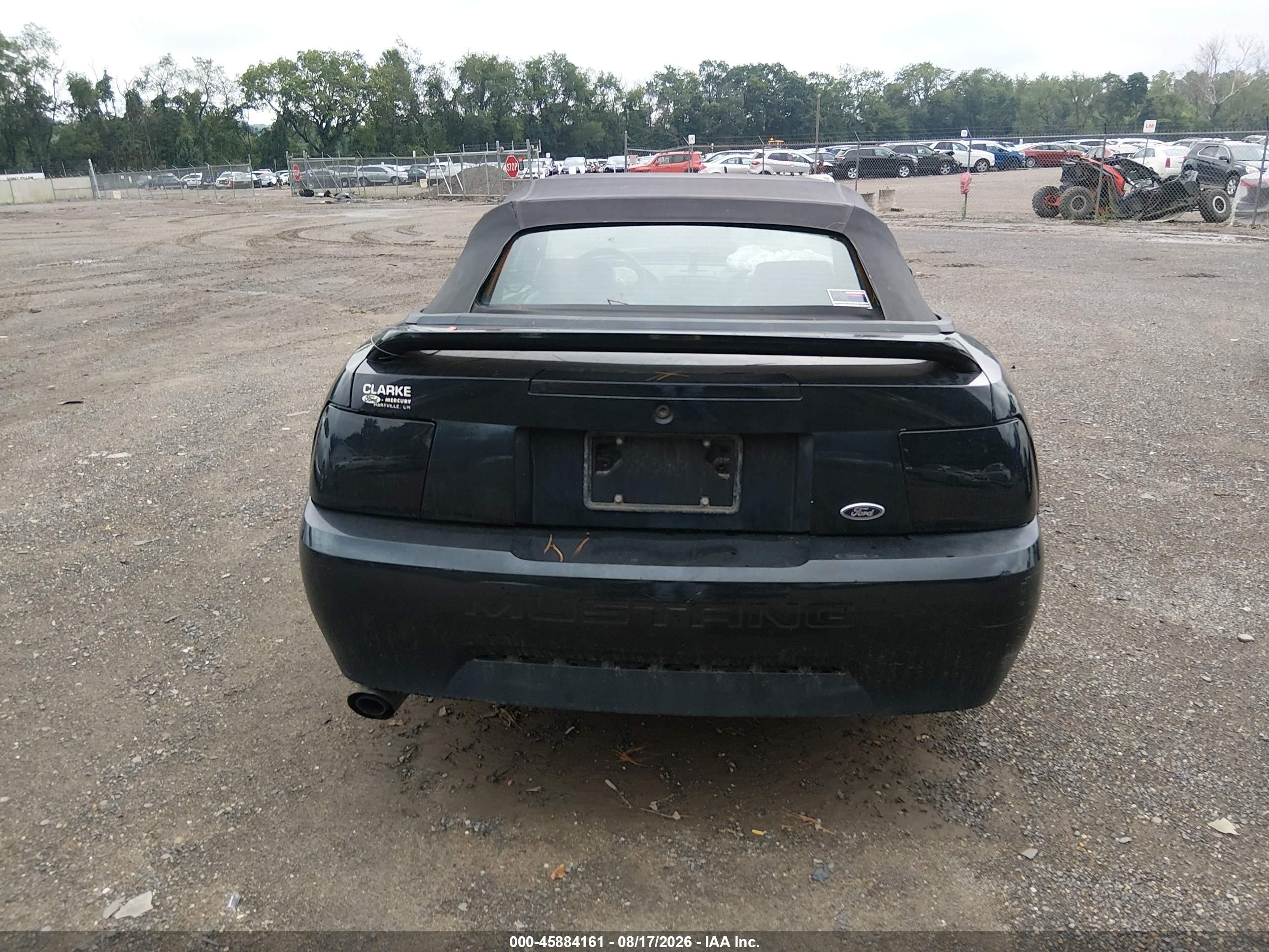 2000 Ford Mustang   Черный vin: 1FAFP4443YF215266