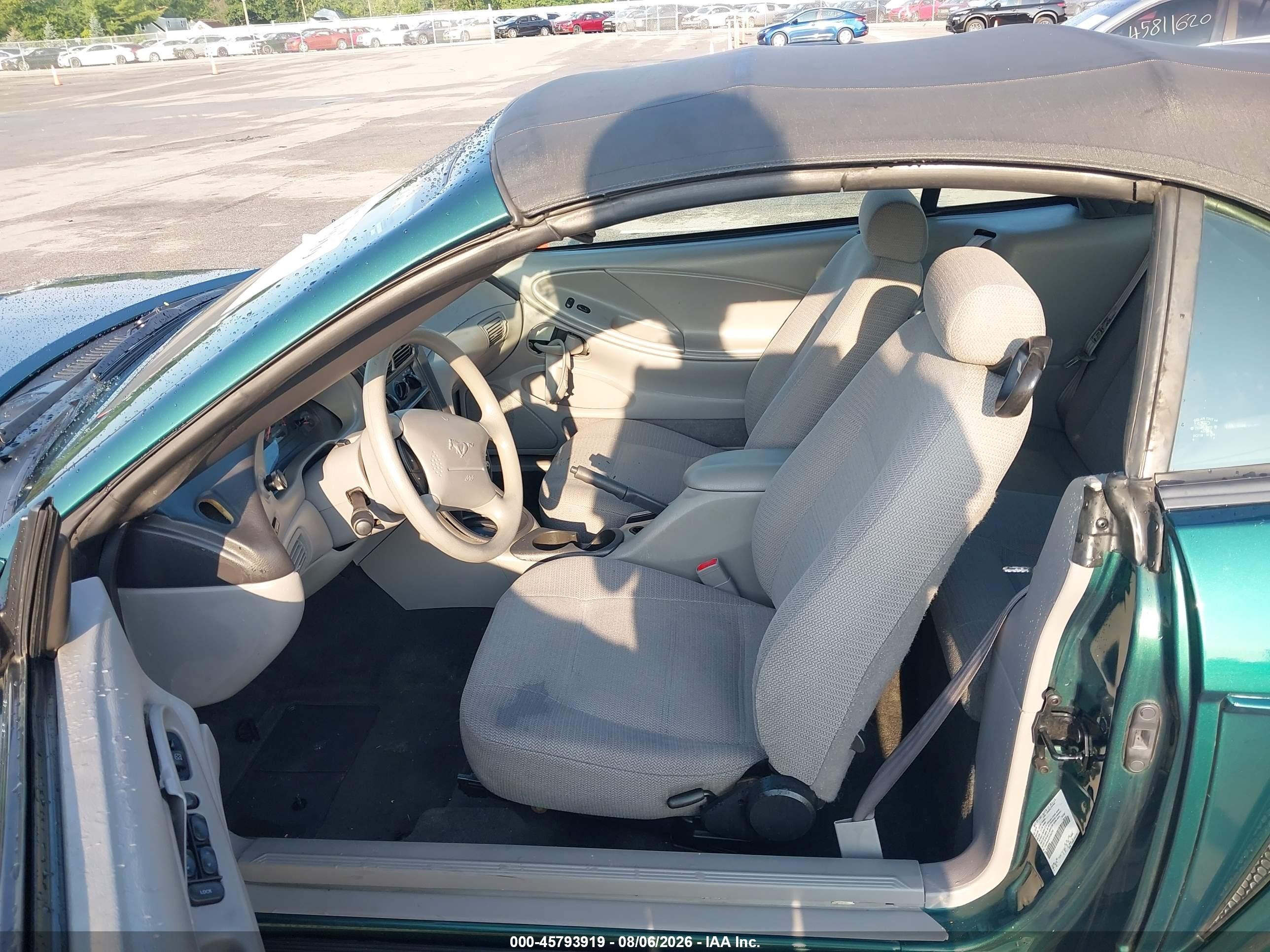 2000 Ford Mustang   Зеленый vin: 1FAFP4443YF283700