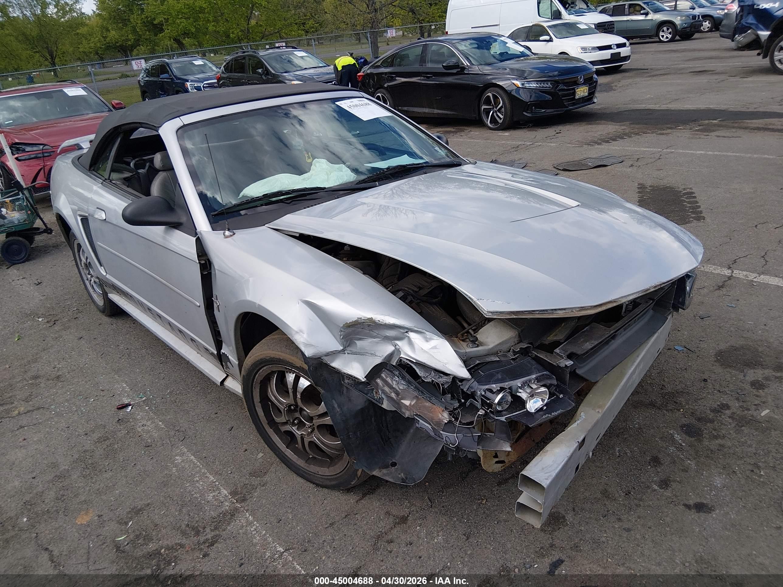 2003 Ford Mustang   Серебряный vin: 1FAFP44443F350278