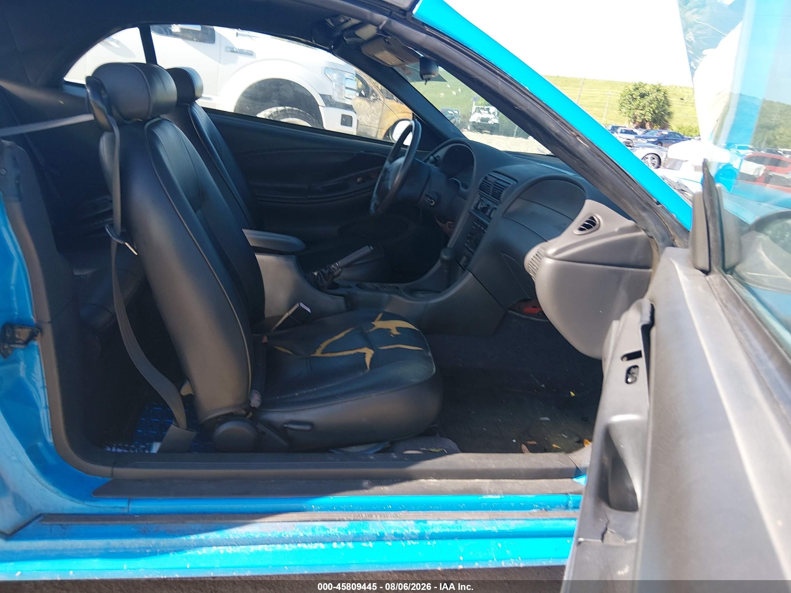 2004 Ford Mustang   Blue vin: 1FAFP44444F120063