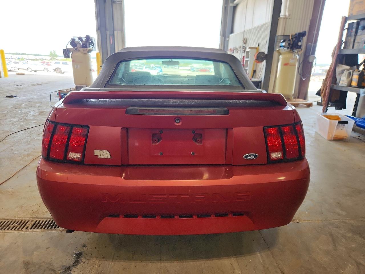 2000 Ford Mustang Красный vin: 1FAFP4444YF255209