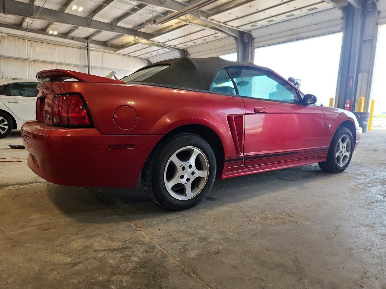 2000 Ford Mustang Красный vin: 1FAFP4444YF255209